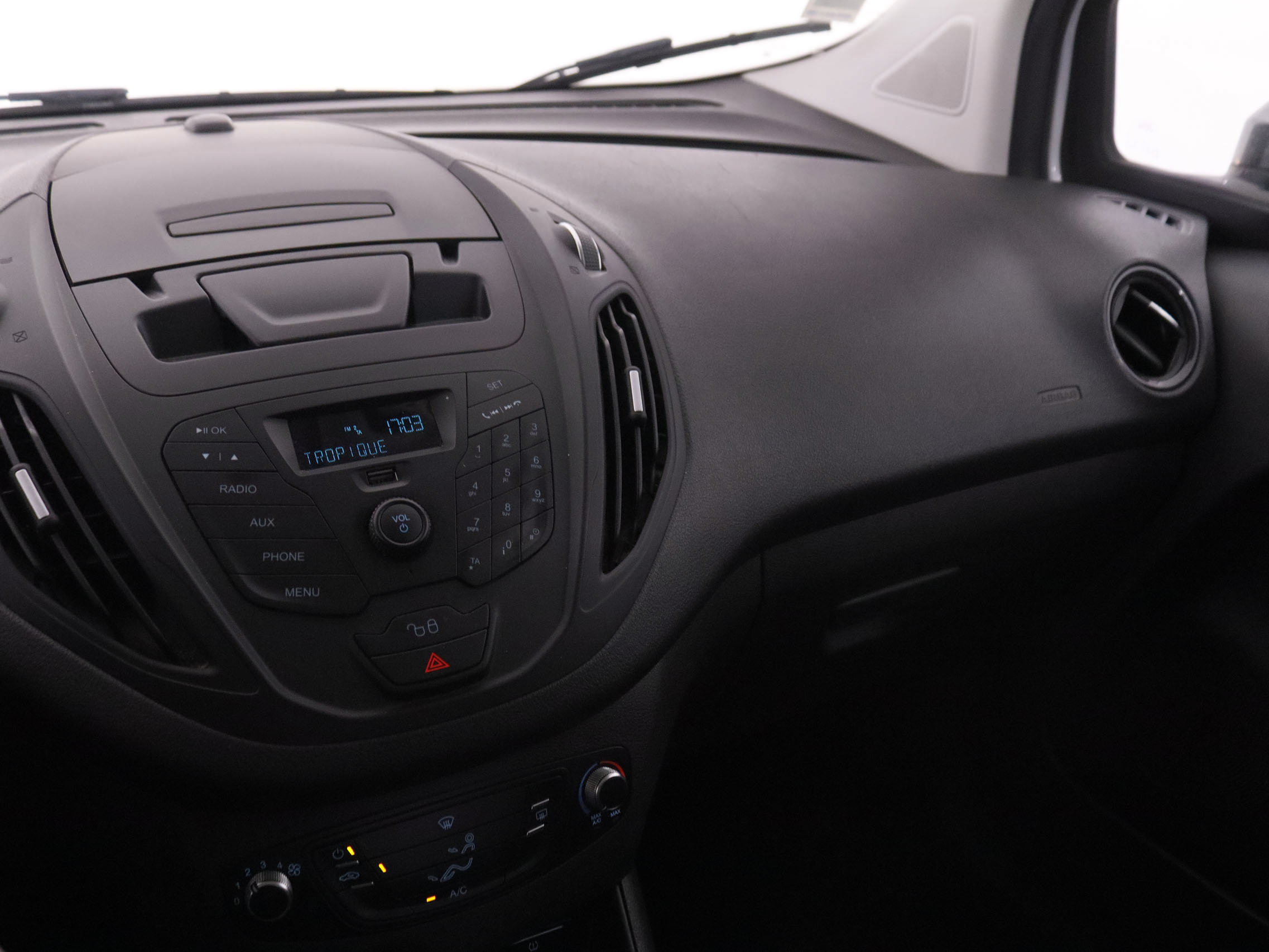 Ford Tourneo Courier 1.5 ECO Blue Titanium - foto 14