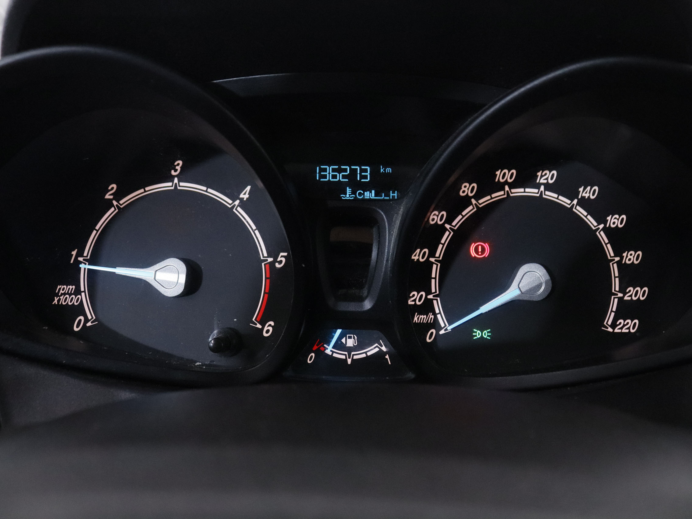 Ford Tourneo Courier 1.5 ECO Blue Titanium - foto 13