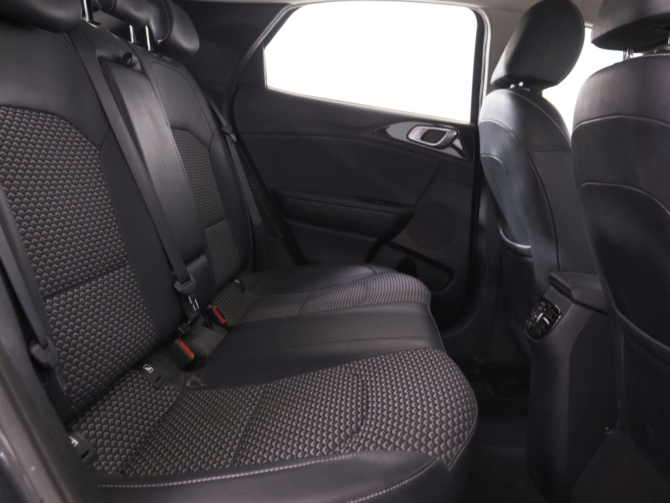 Kia XCeed 1.6 CDI PHEV E-Tech - foto 22
