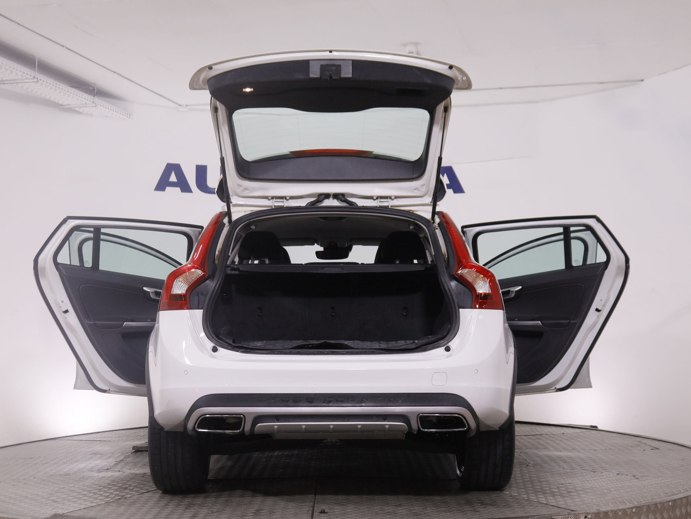 Volvo V60 2.0 D3 Plus - foto 8