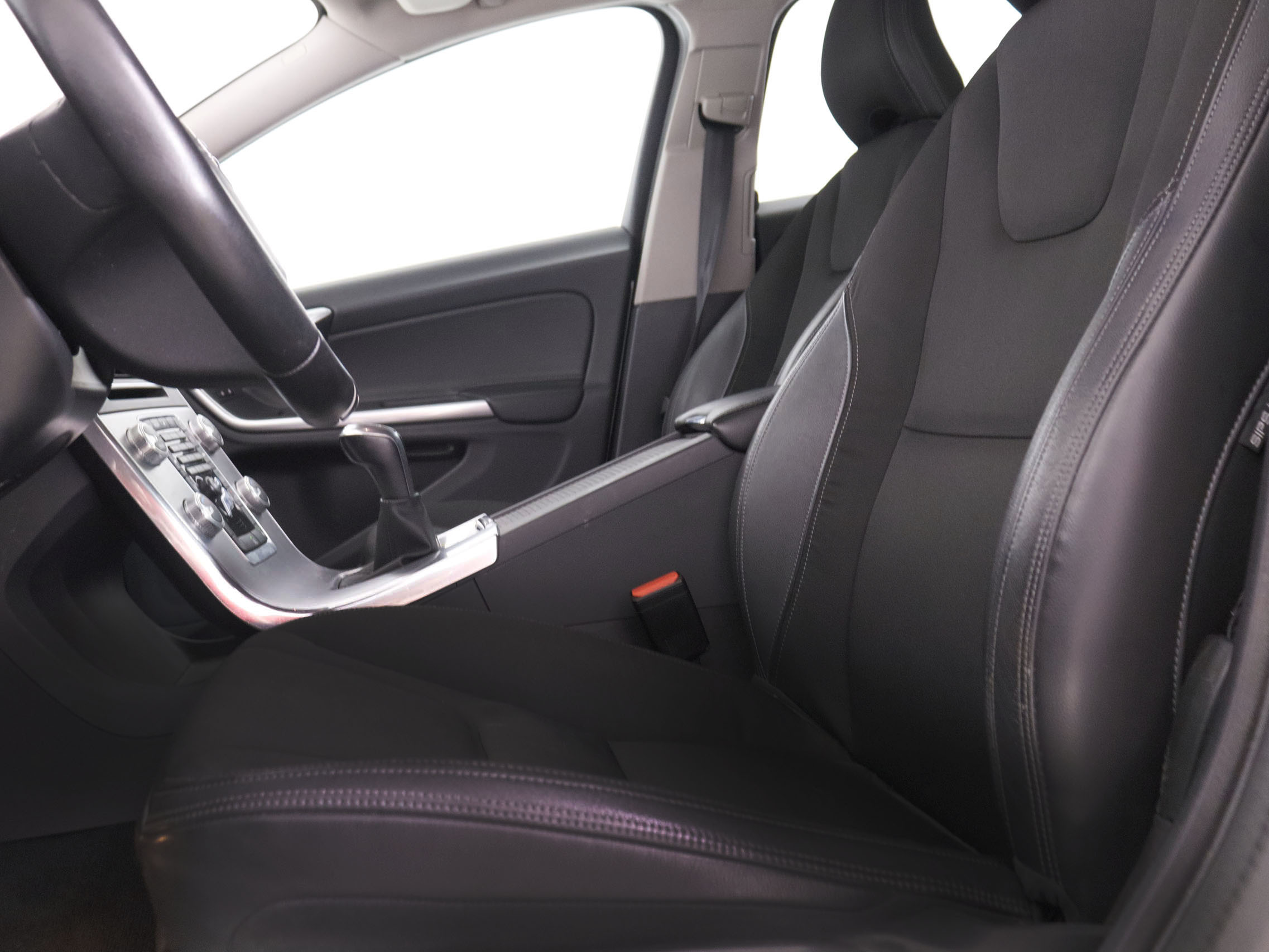 Volvo V60 2.0 D3 Plus - foto 21