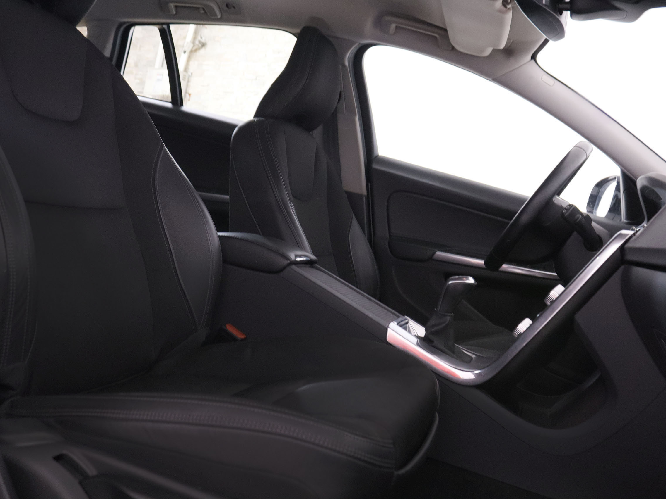 Volvo V60 2.0 D3 Plus - foto 22