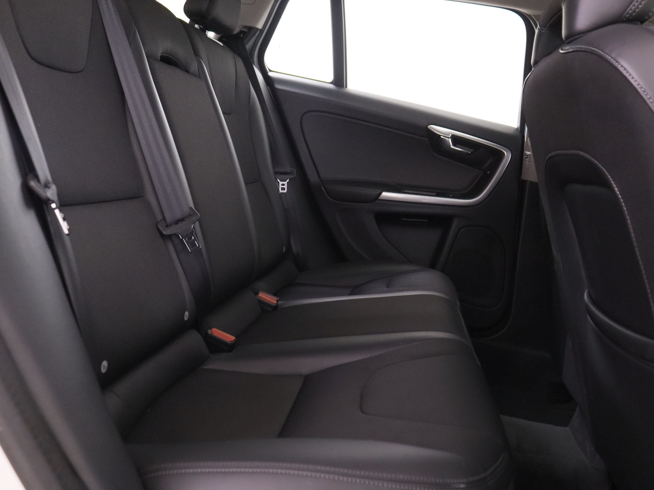 Volvo V60 2.0 D3 Plus - foto 23