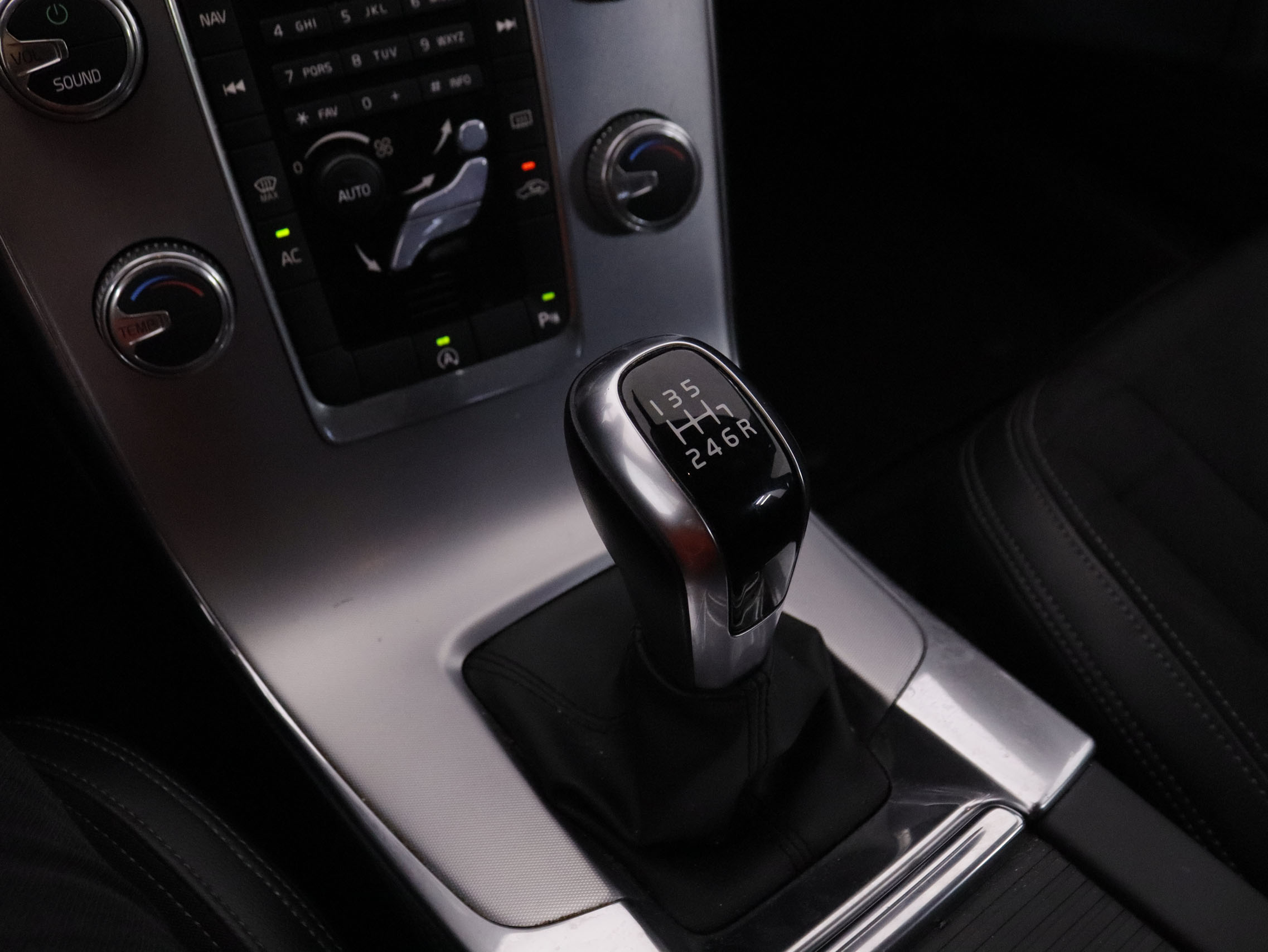 Volvo V60 2.0 D3 Plus - foto 20