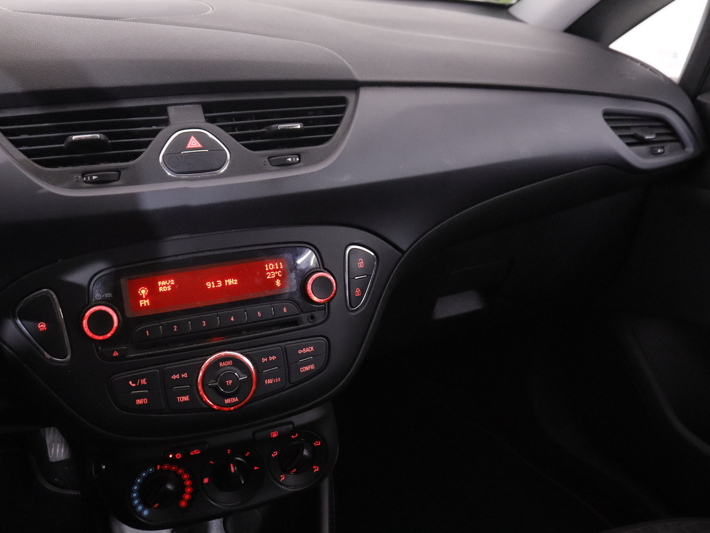 Opel Corsa 1.4 Selective - foto 15