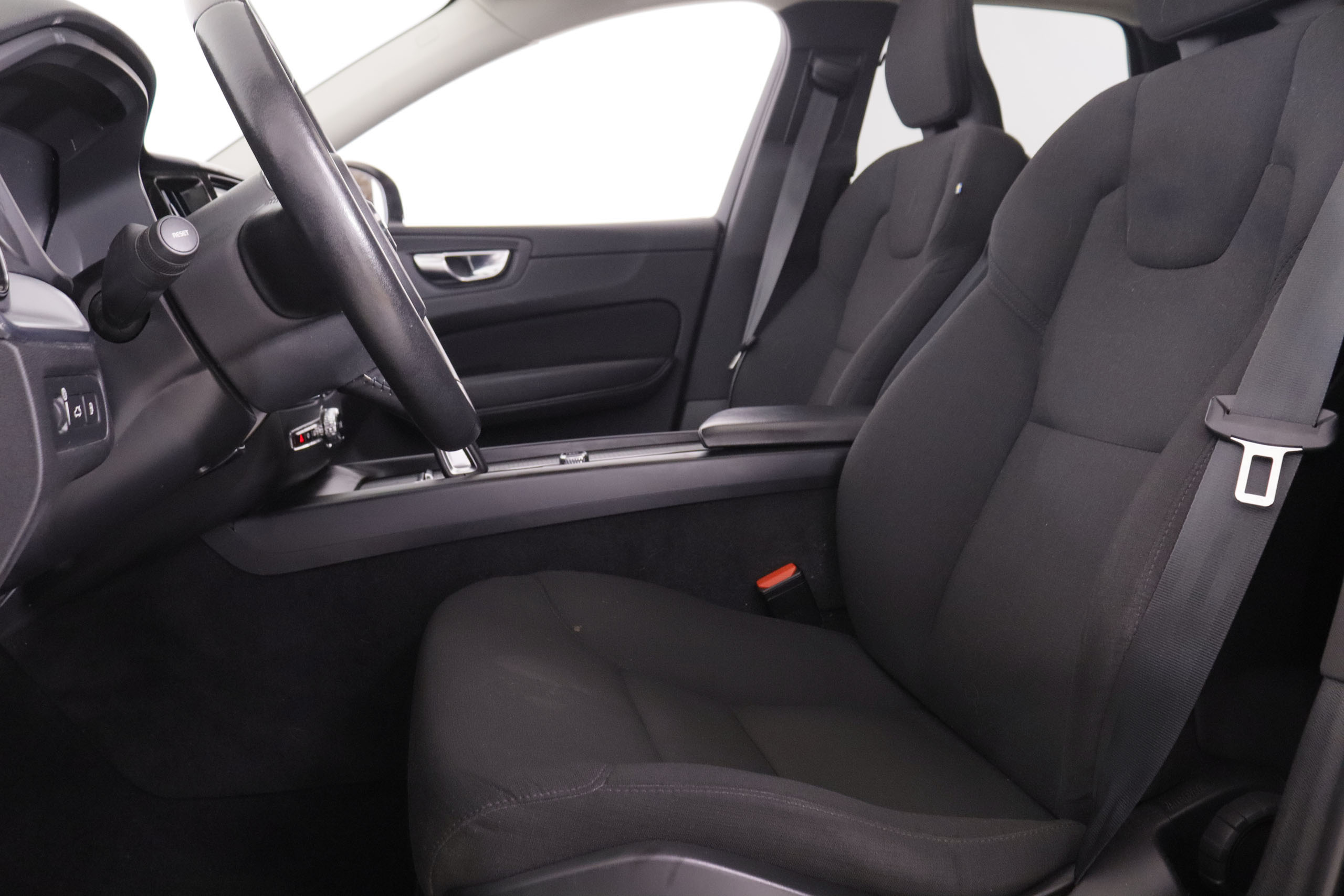 Volvo XC60 2.0 T6 AWD Recharge R-Design - foto 19