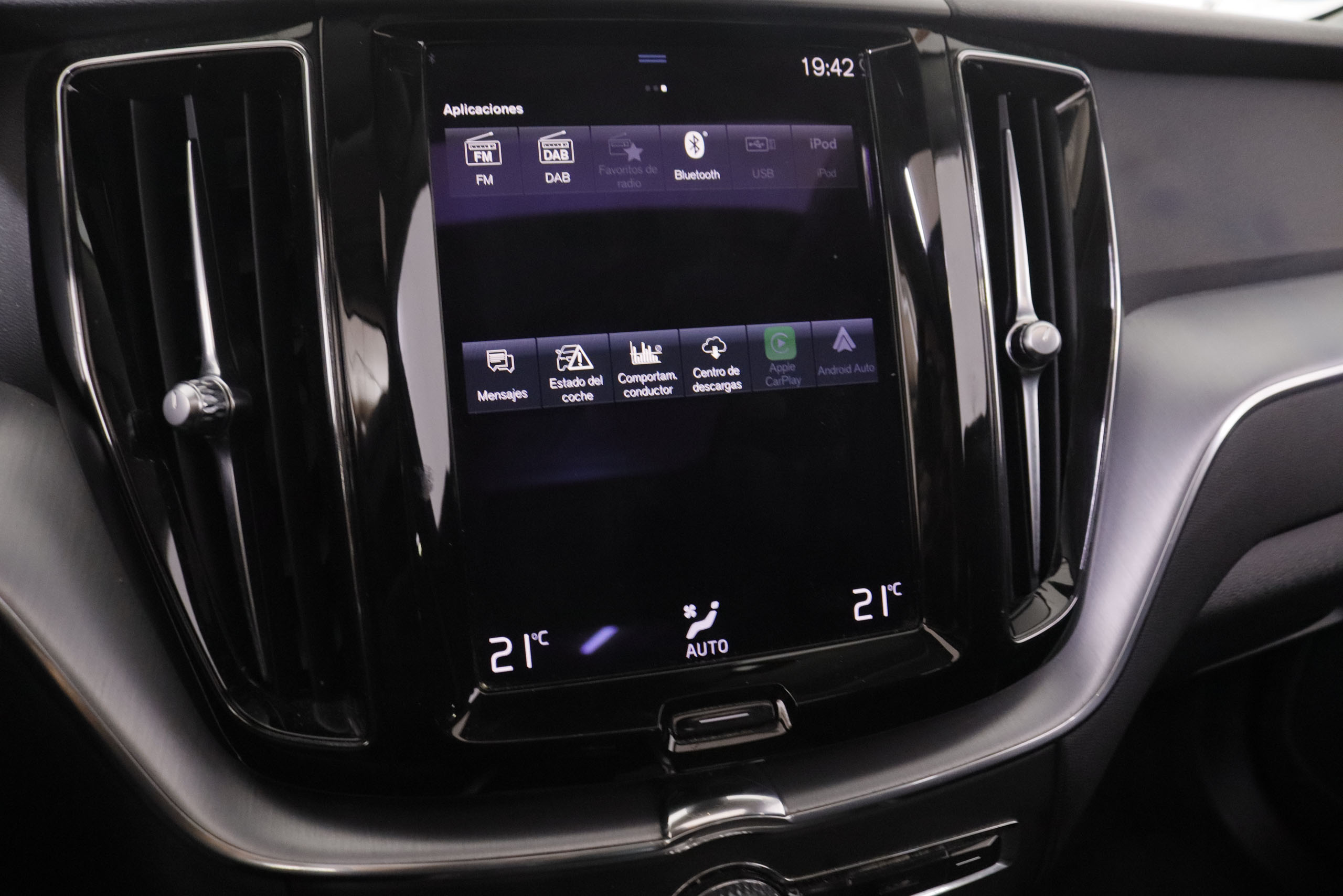 Volvo XC60 2.0 T6 AWD Recharge R-Design - foto 18