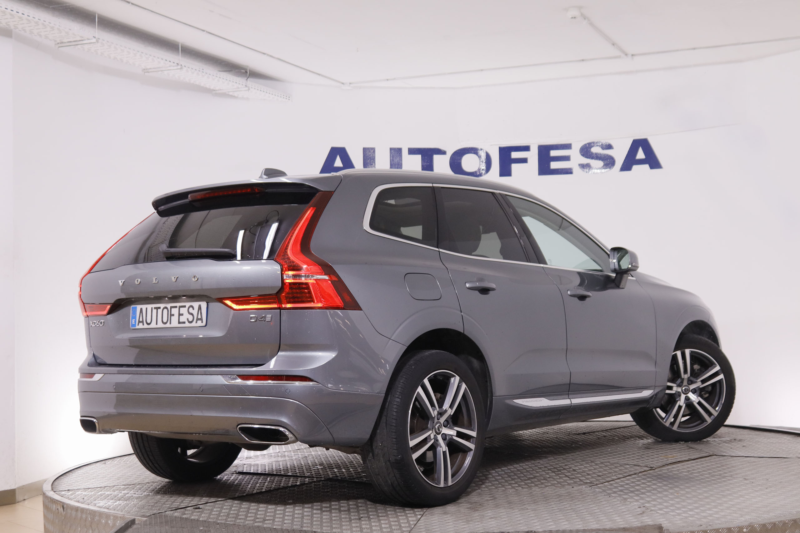 Volvo XC60 2.0 D4 Incription 4x2 - foto 9