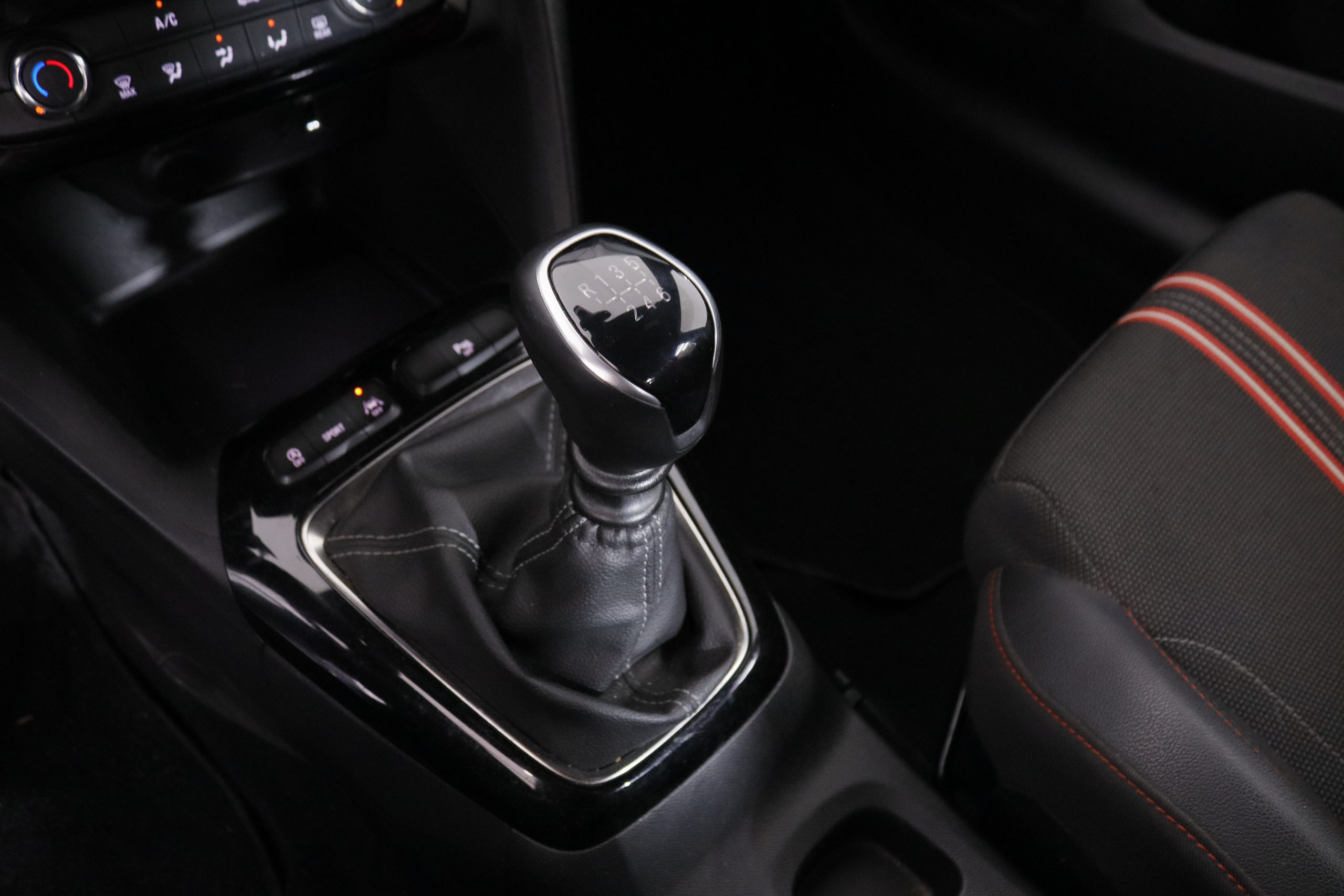 Opel Corsa 1.2 Turbo GS Line - foto 12