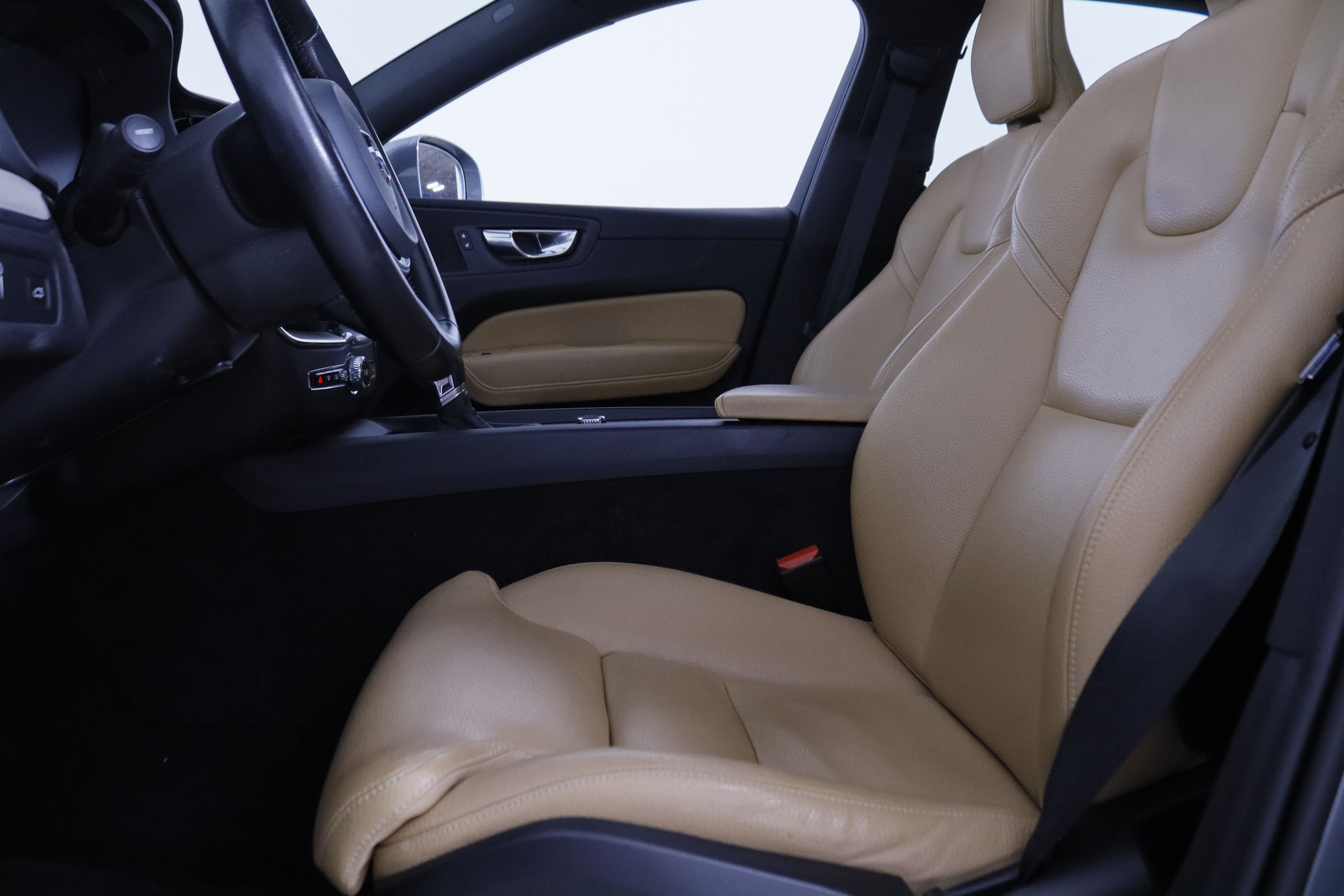 Volvo XC60 2.0 D4 Inscription 4x2 - foto 17