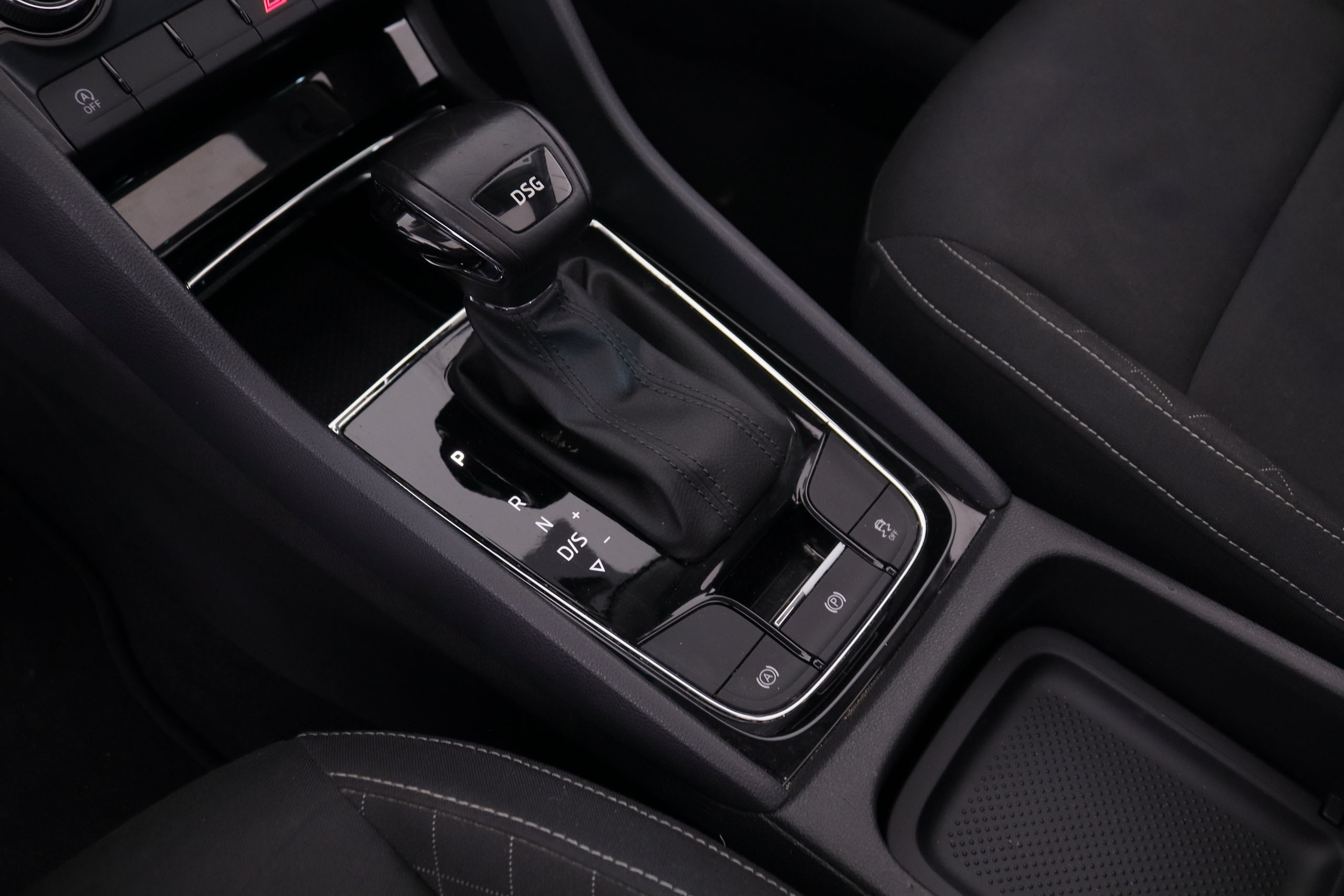 Škoda Karoq 1.5 TSI Ambition DSG - foto 15