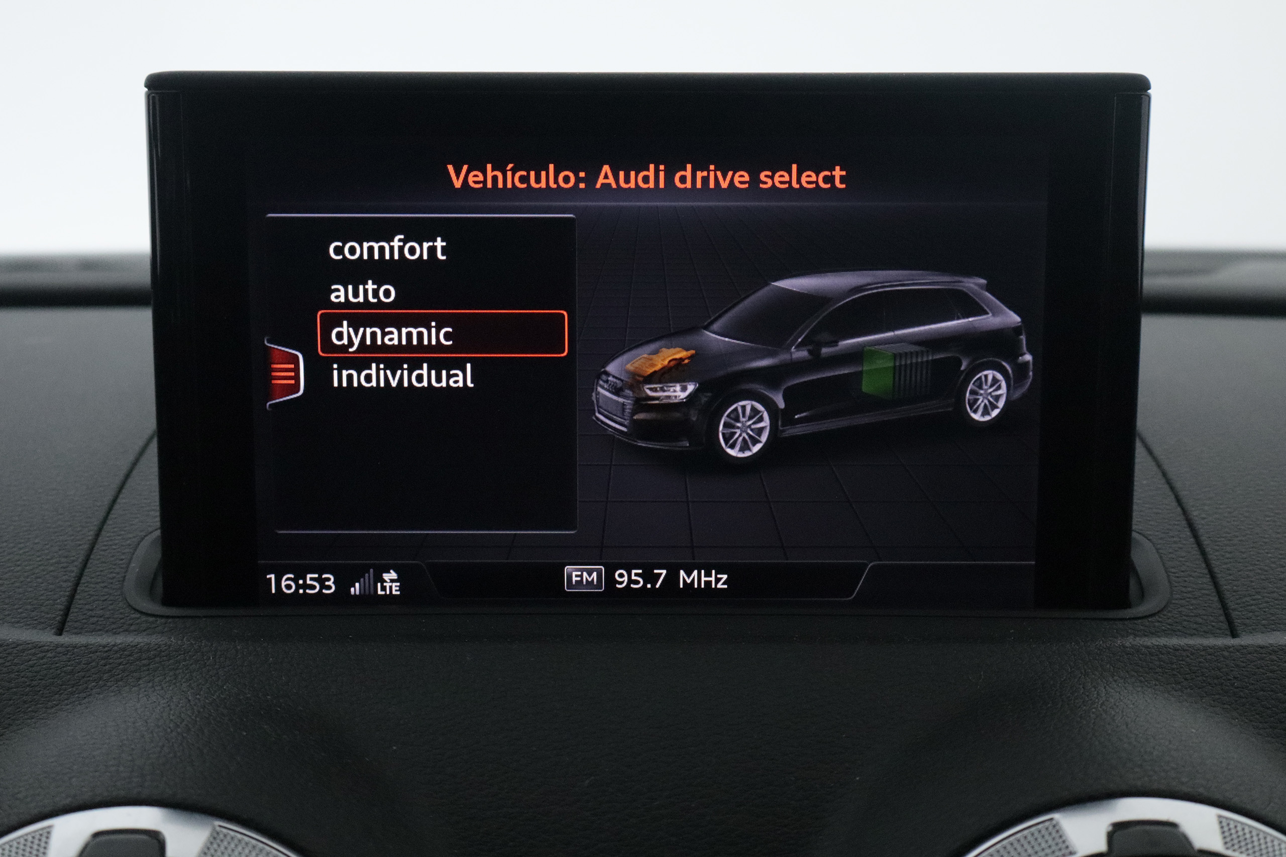 Audi A3 Sportback 1.4 E-Tron - foto 19