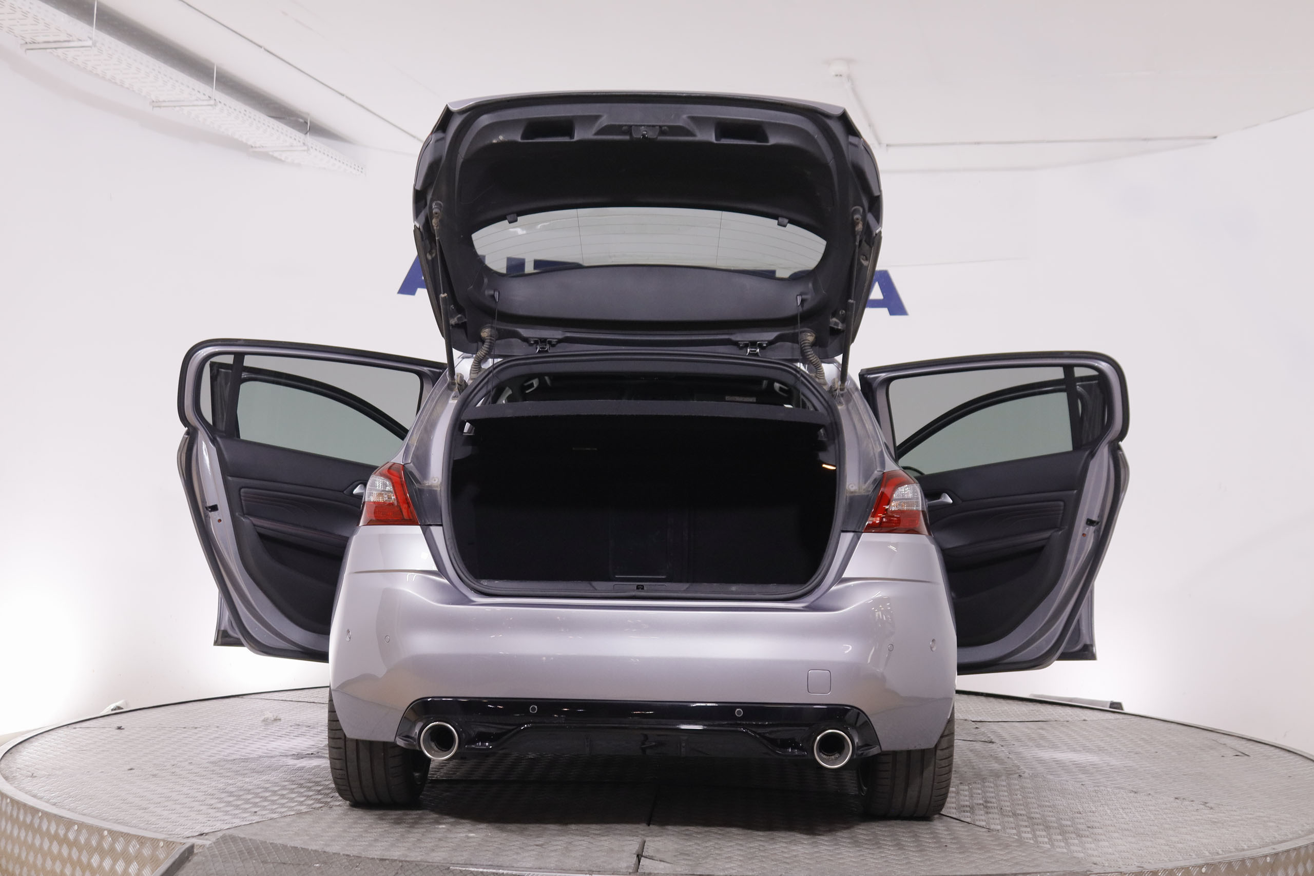Peugeot 308 1.6 GTI By Sport - foto 9