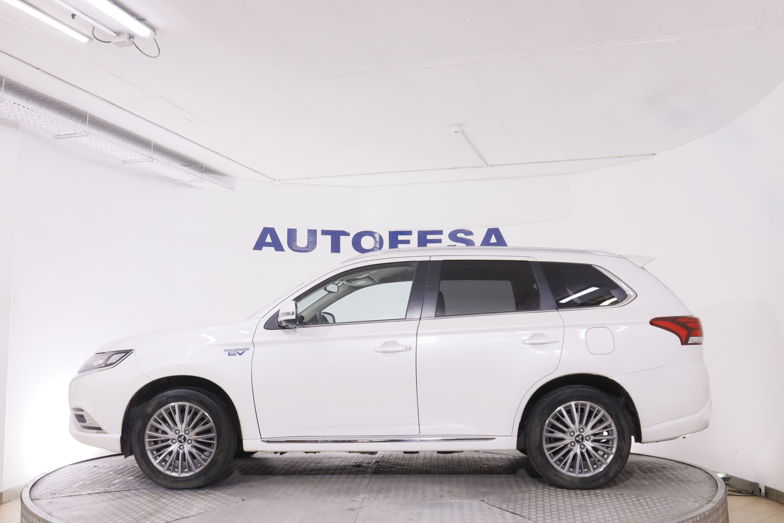 Mitsubishi Outlander PHEV Kaiteki AWD - foto 4