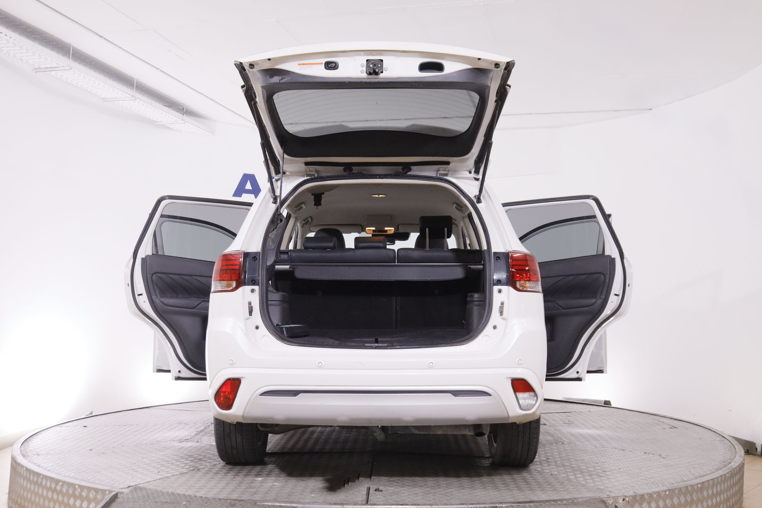 Mitsubishi Outlander PHEV Kaiteki AWD - foto 9