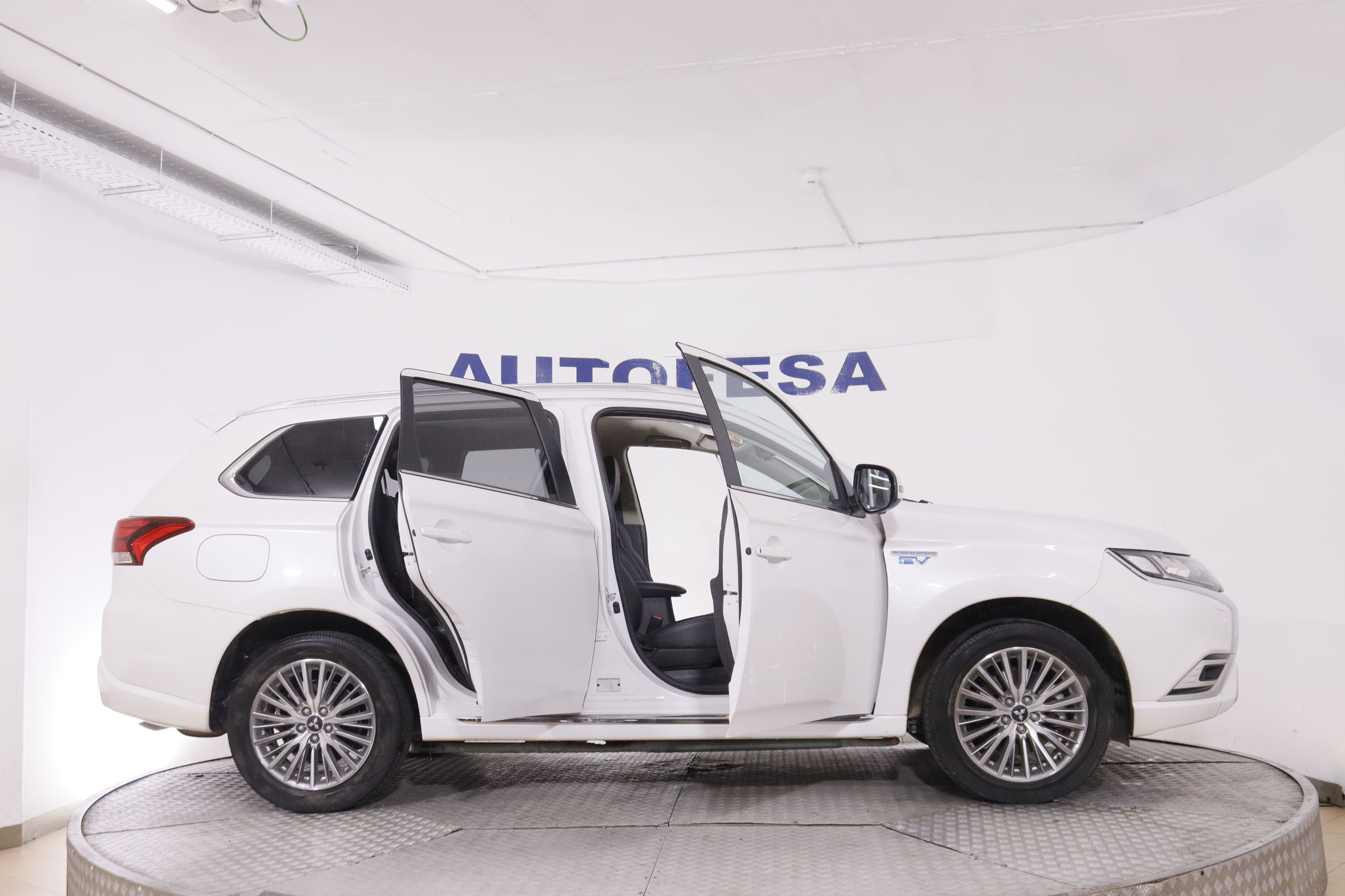 Mitsubishi Outlander PHEV Kaiteki AWD - foto 10
