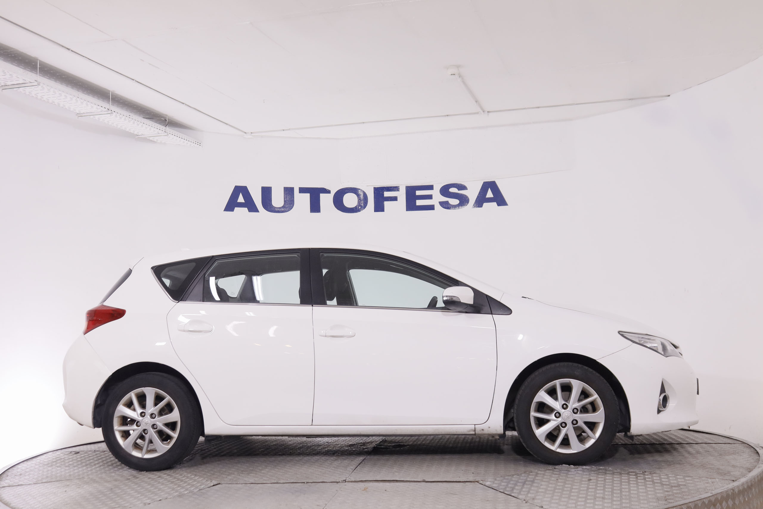 Toyota Auris 1.4 D-AD Live - foto 8