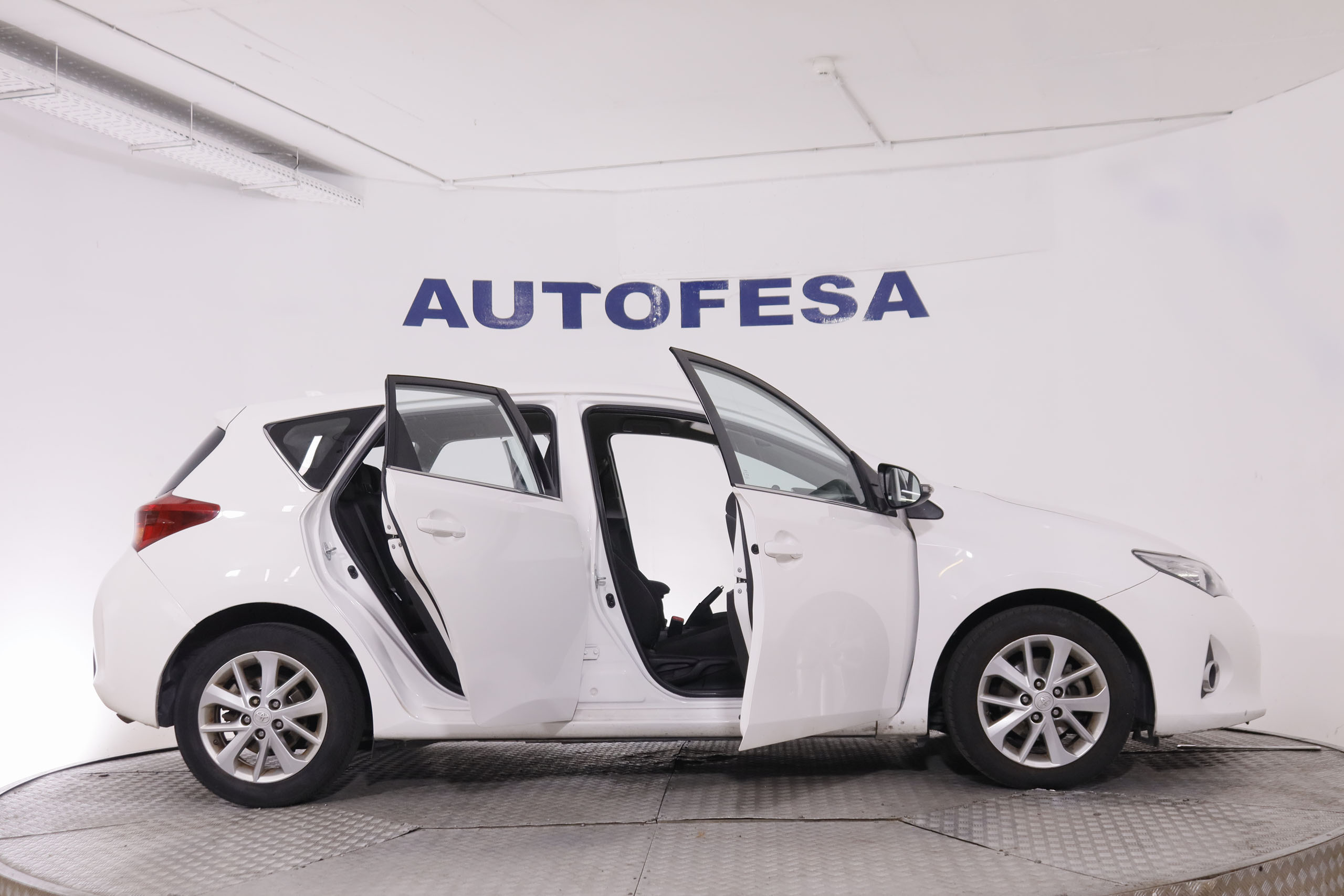 Toyota Auris 1.4 D-AD Live - foto 10