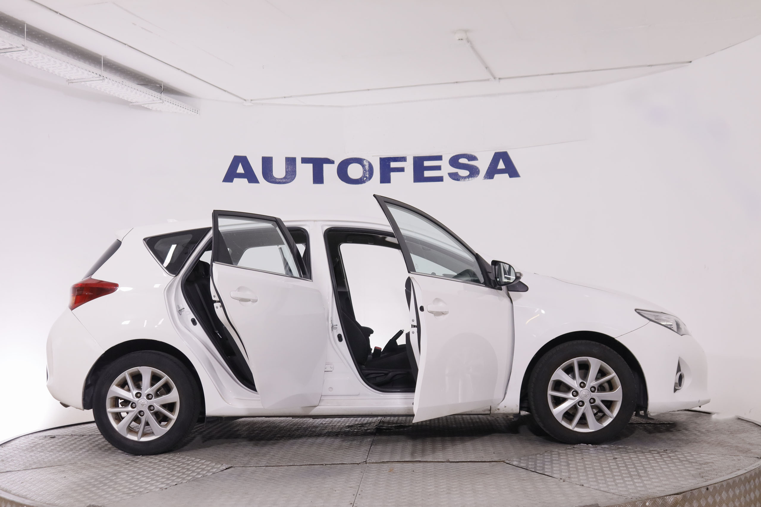 Toyota Auris 1.4 D-AD Live - foto 11