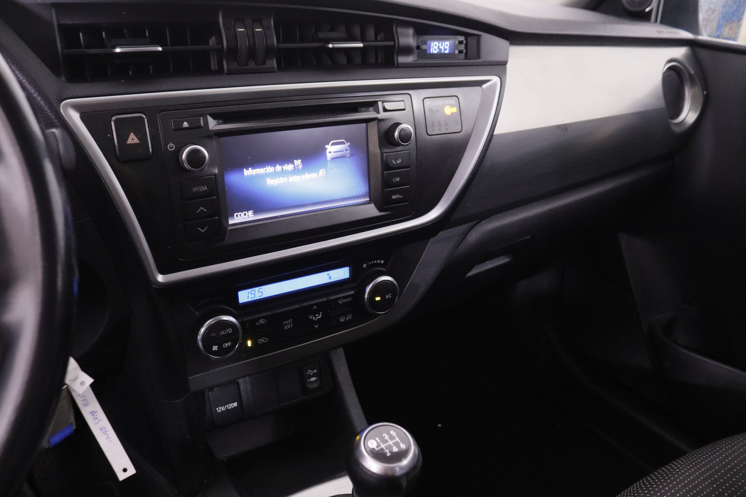 Toyota Auris 1.4 D-AD Live - foto 14
