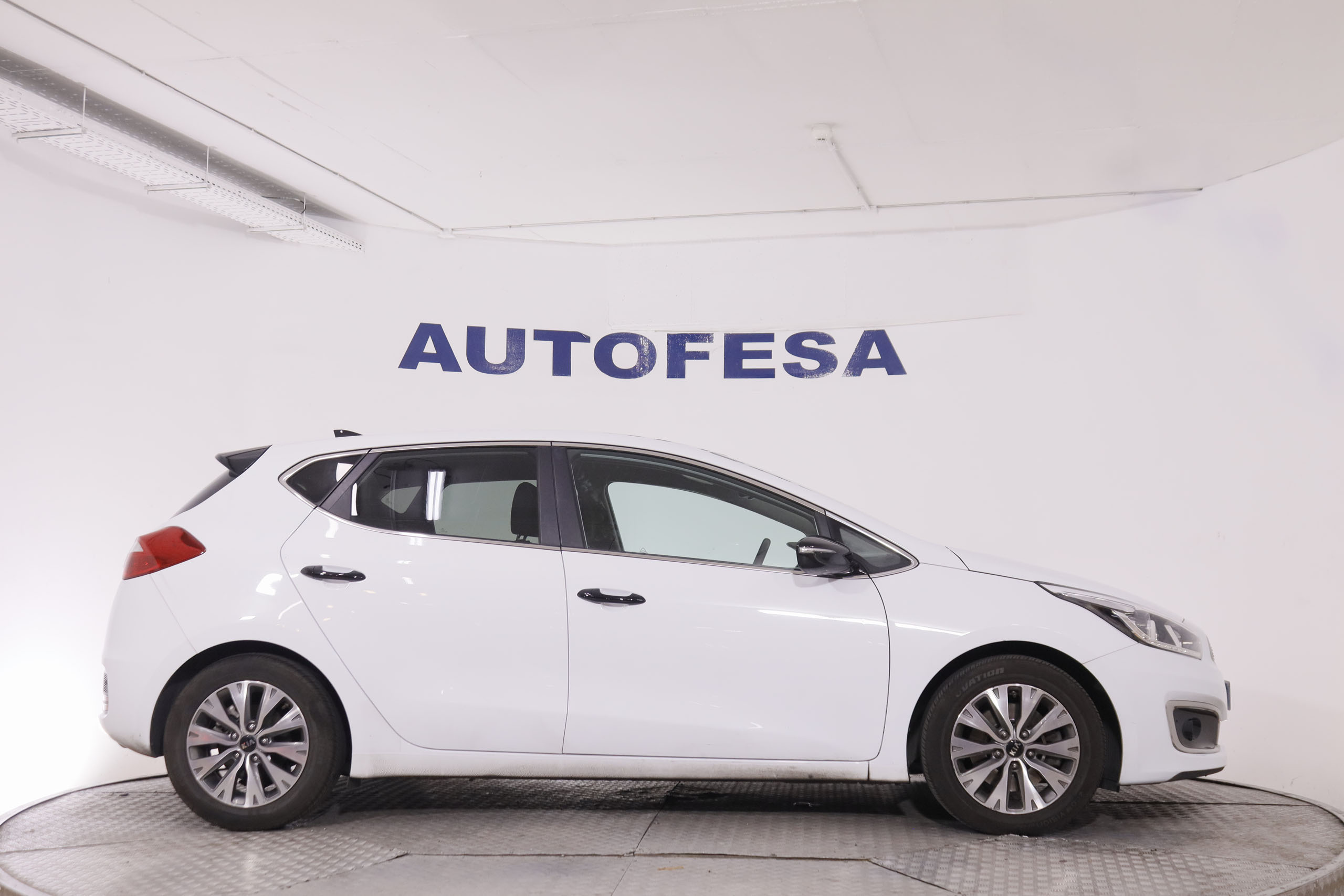 Kia Ceed 1.6 CRDi Tech - foto 8