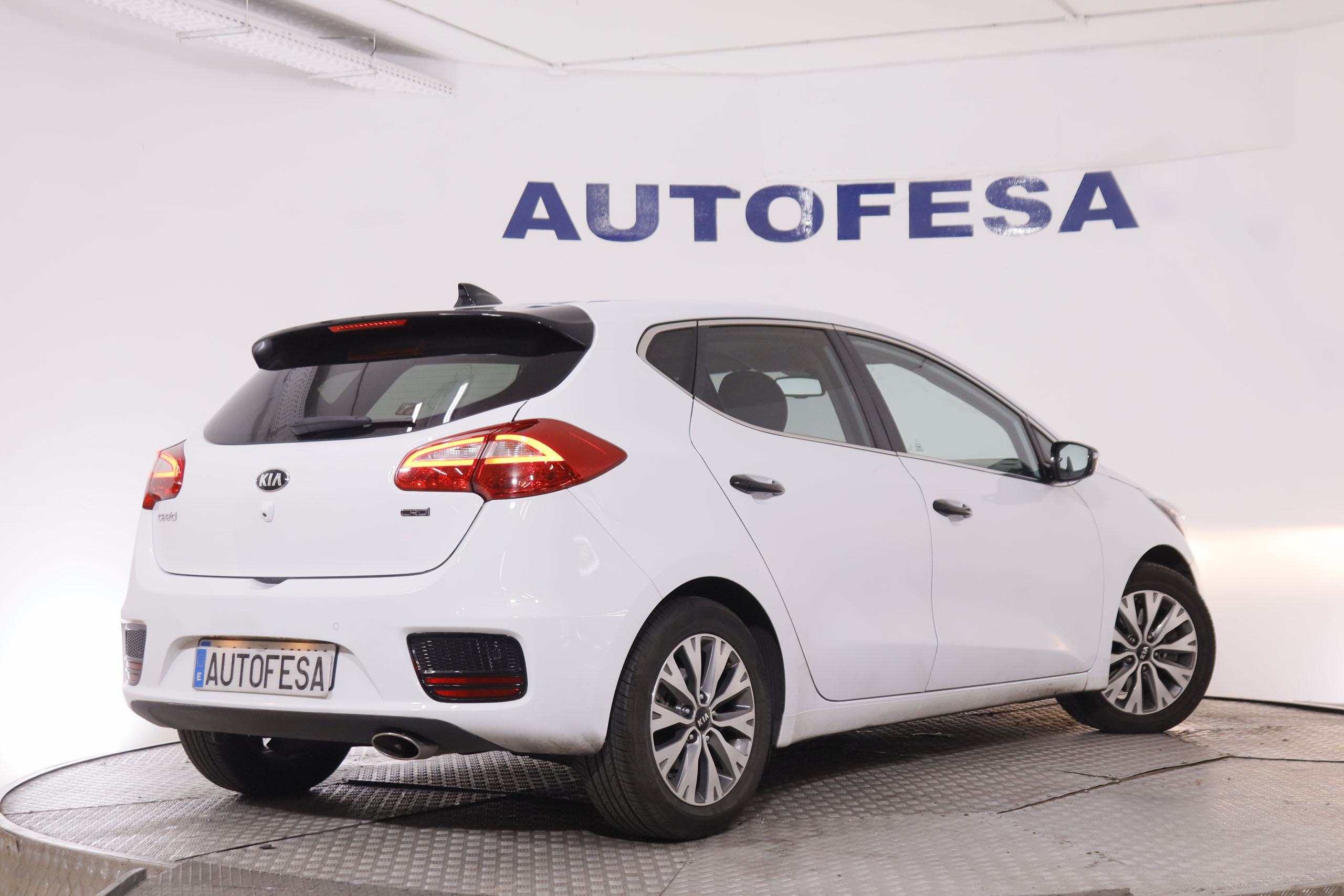 Kia Ceed 1.6 CRDi Tech - foto 7