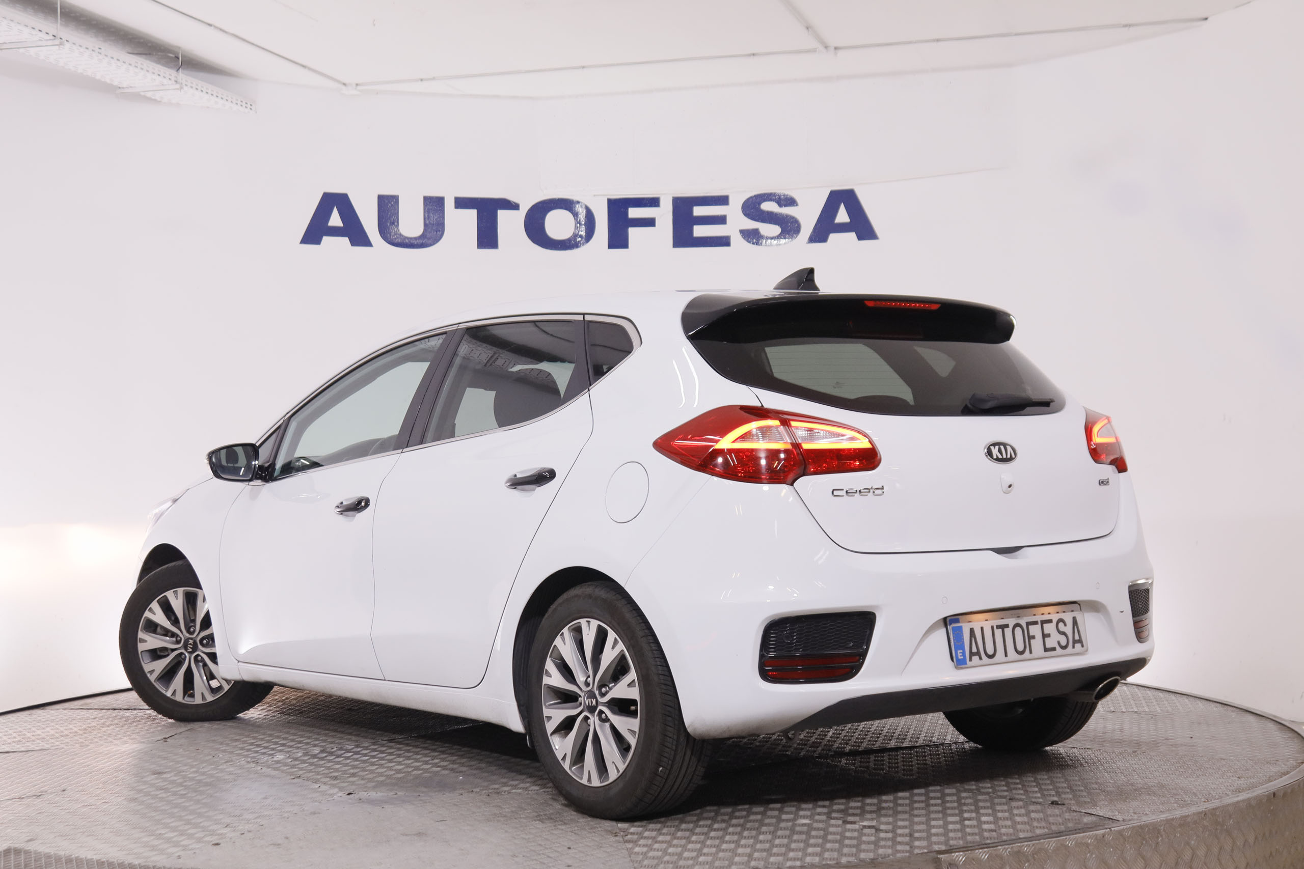 Kia Ceed 1.6 CRDi Tech - foto 5