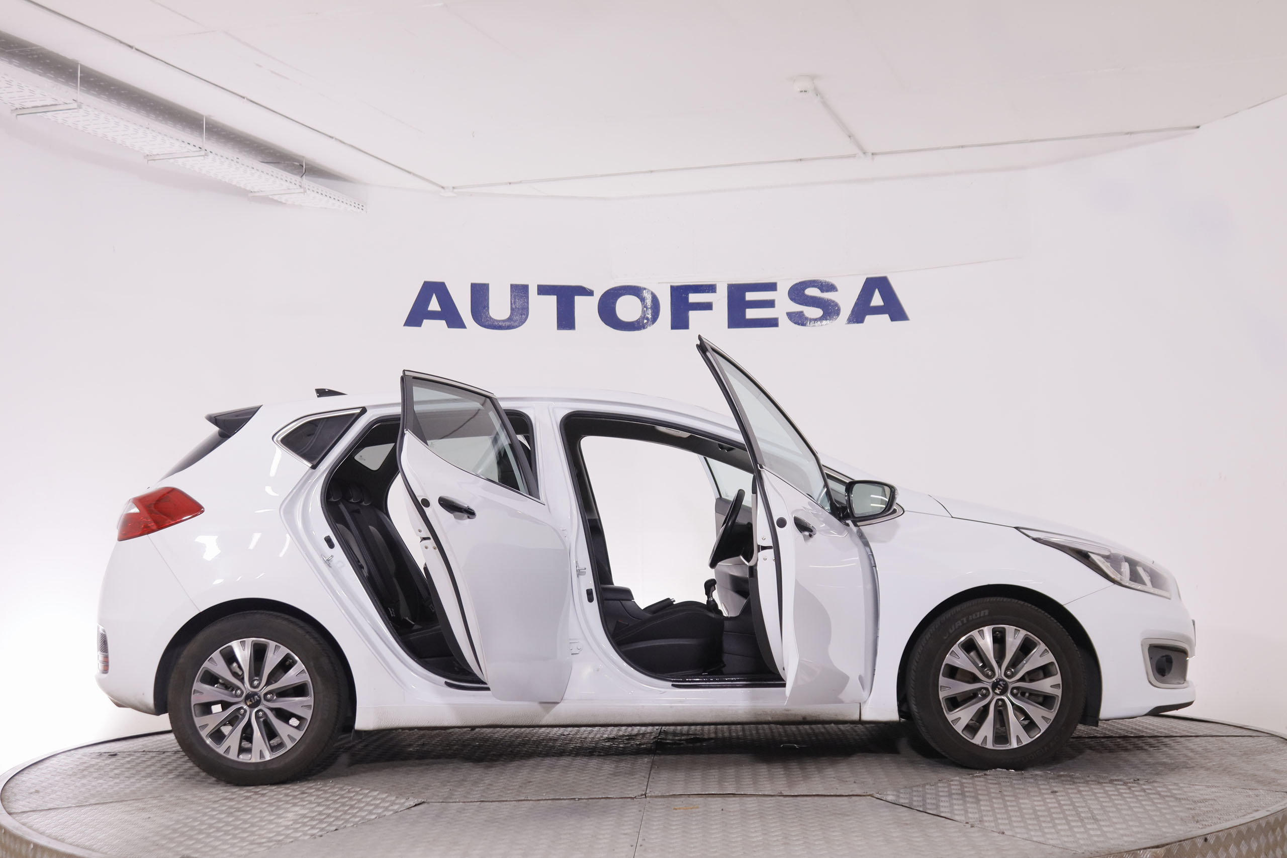 Kia Ceed 1.6 CRDi Tech - foto 10