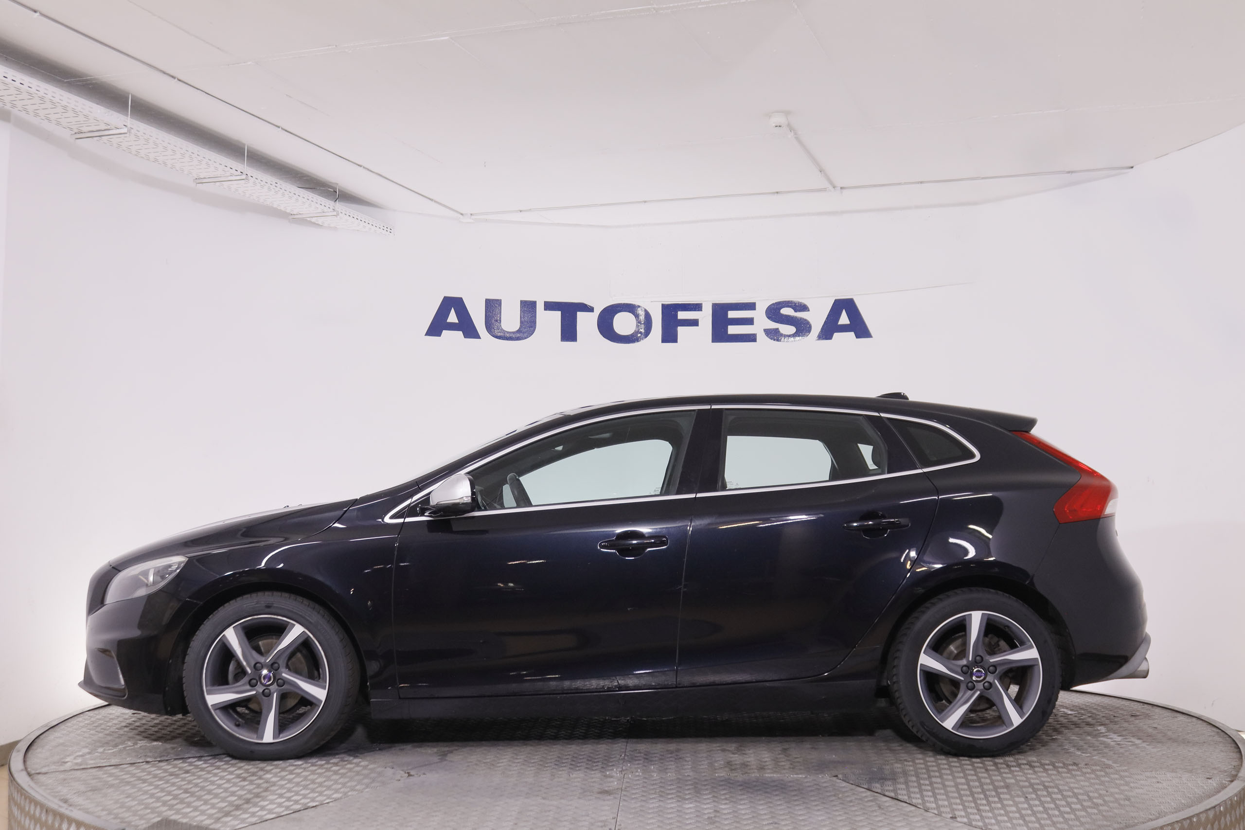 Volvo V40 D2 Momentum R-Design - foto 4