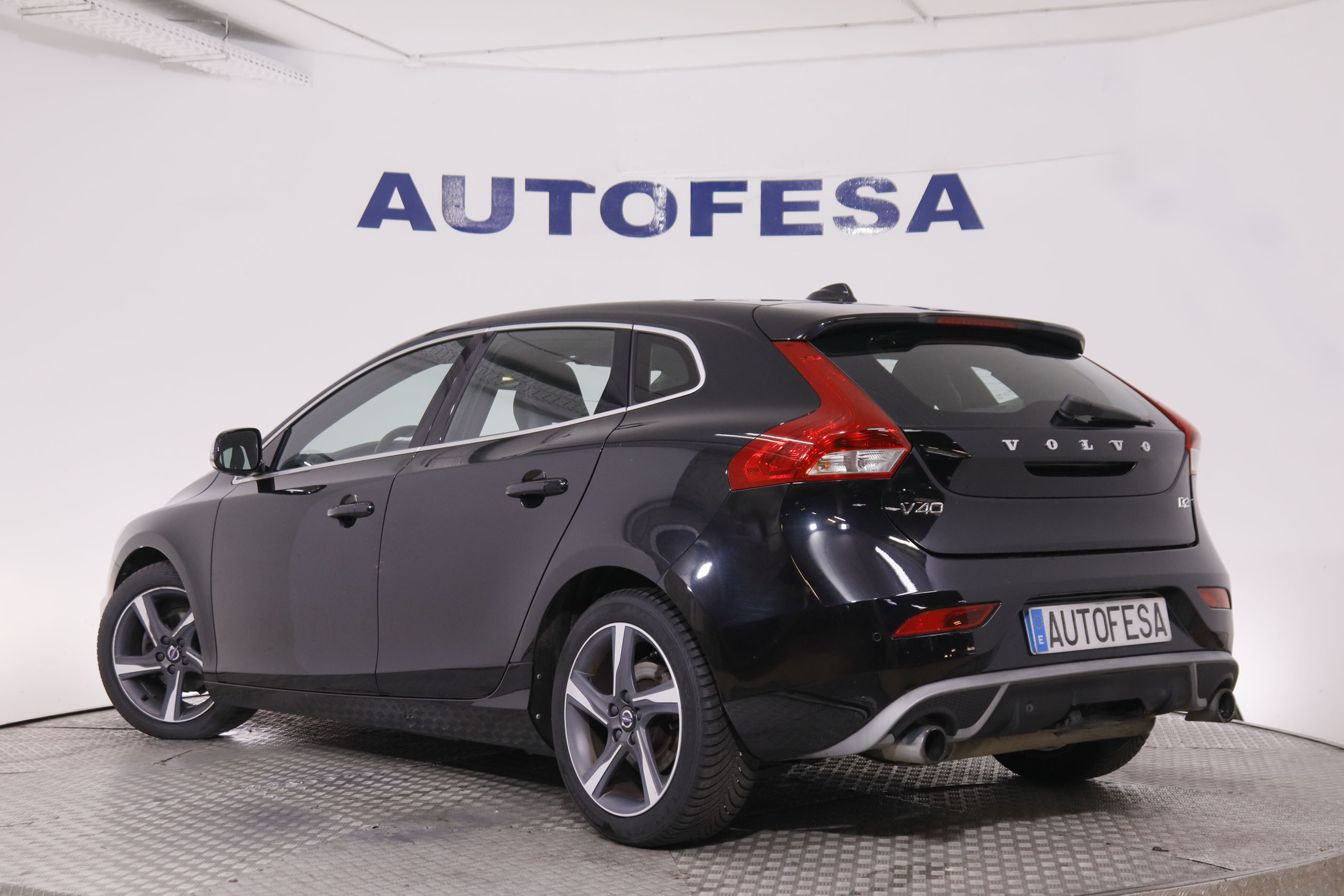 Volvo V40 D2 Momentum R-Design - foto 7