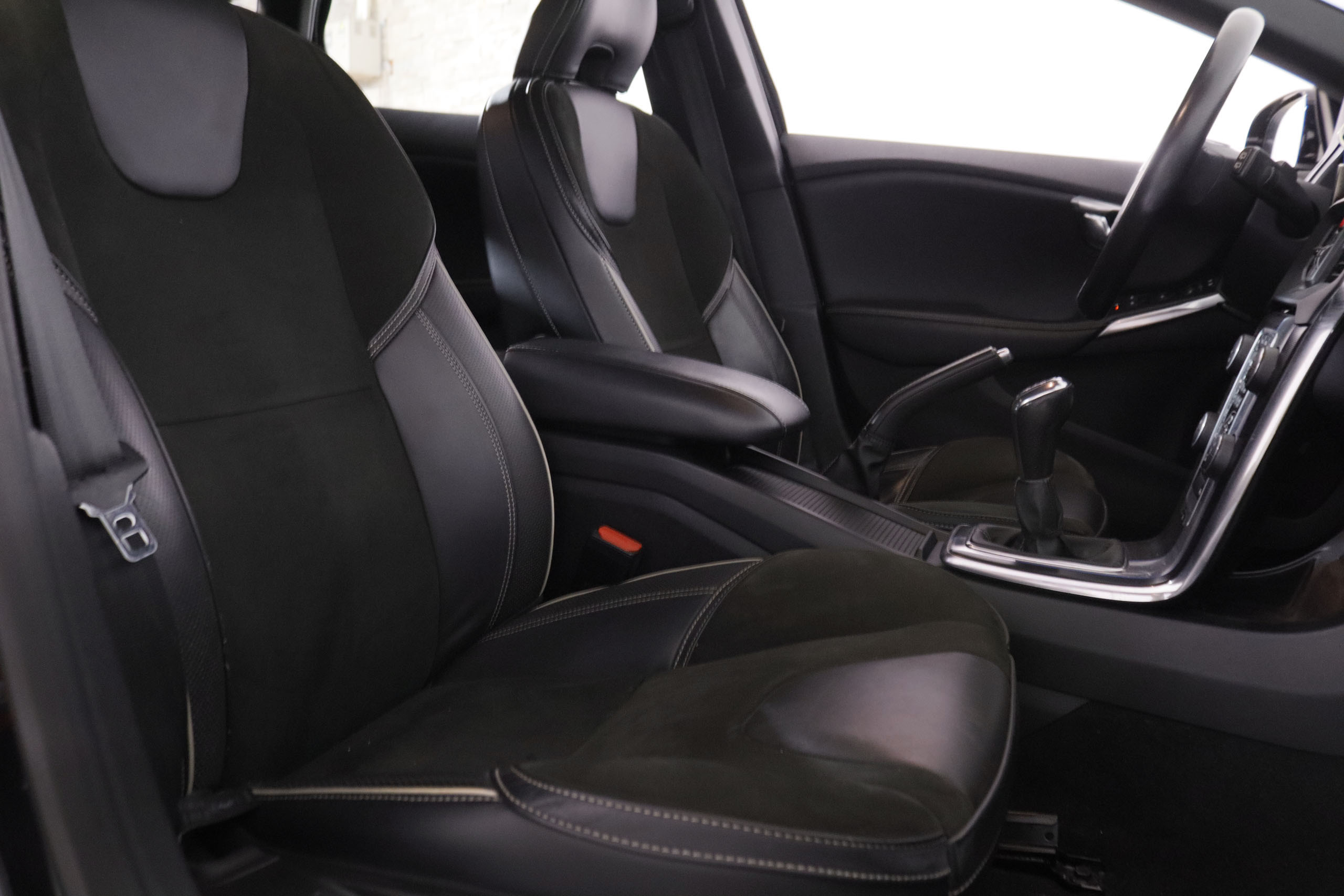 Volvo V40 D2 Momentum R-Design - foto 18