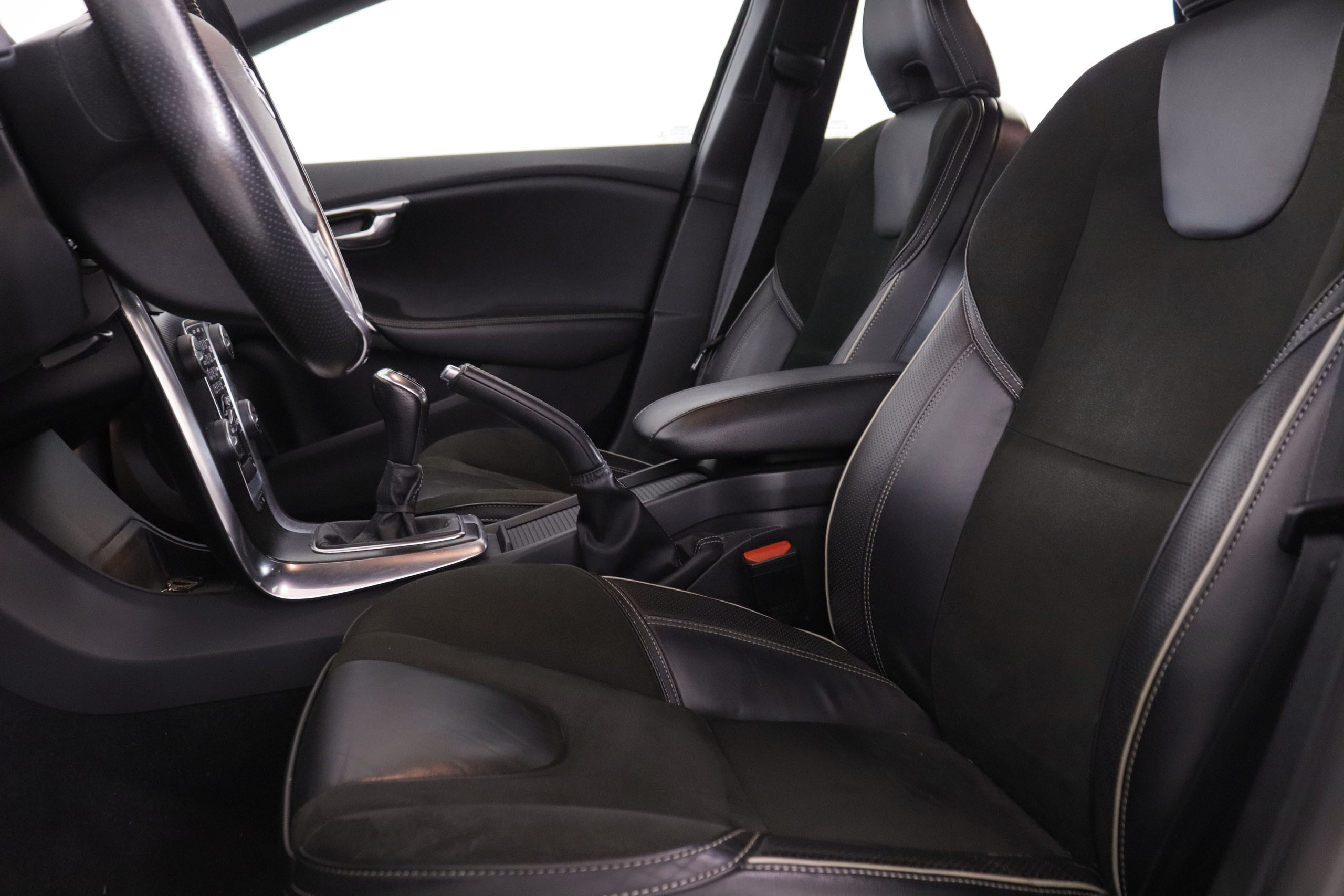 Volvo V40 D2 Momentum R-Design - foto 17