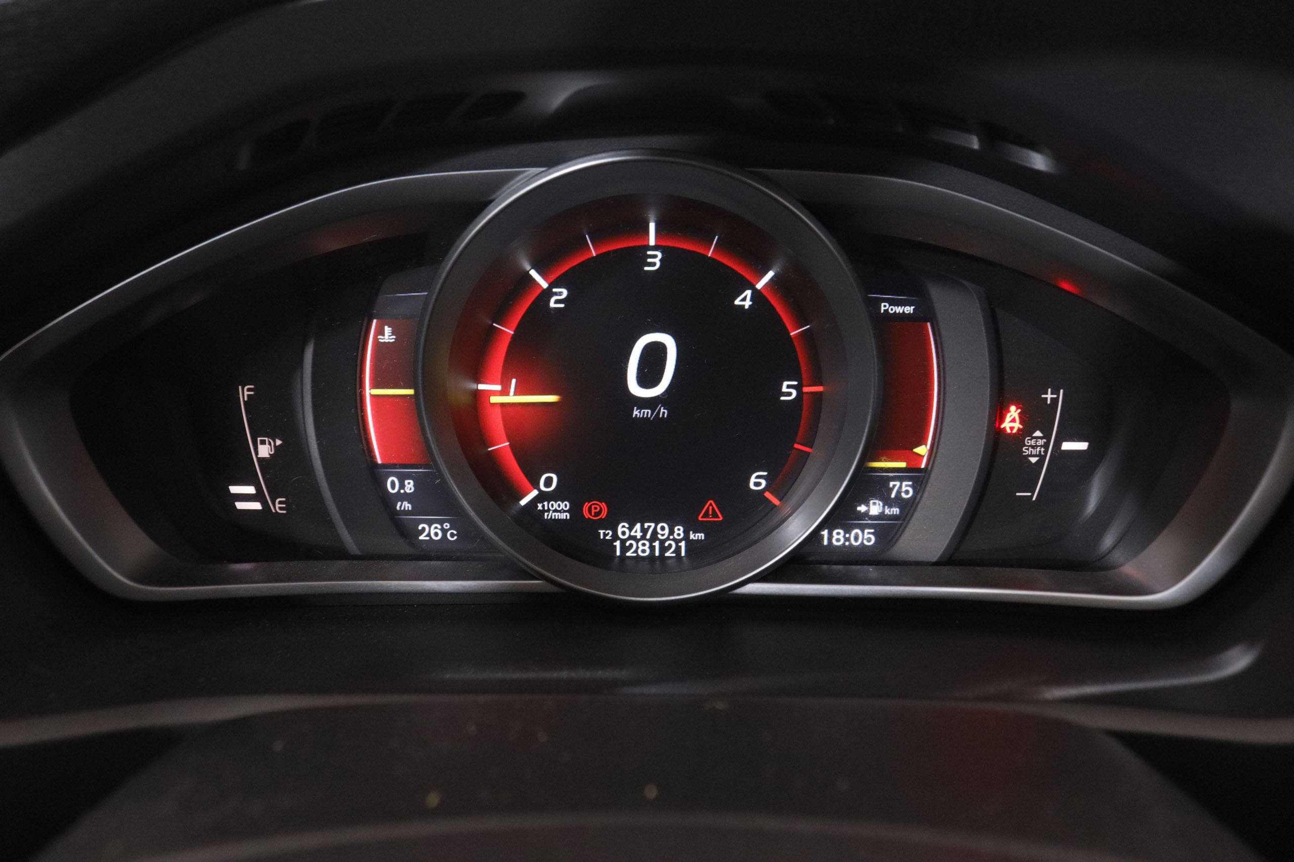 Volvo V40 D2 Momentum R-Design - foto 16