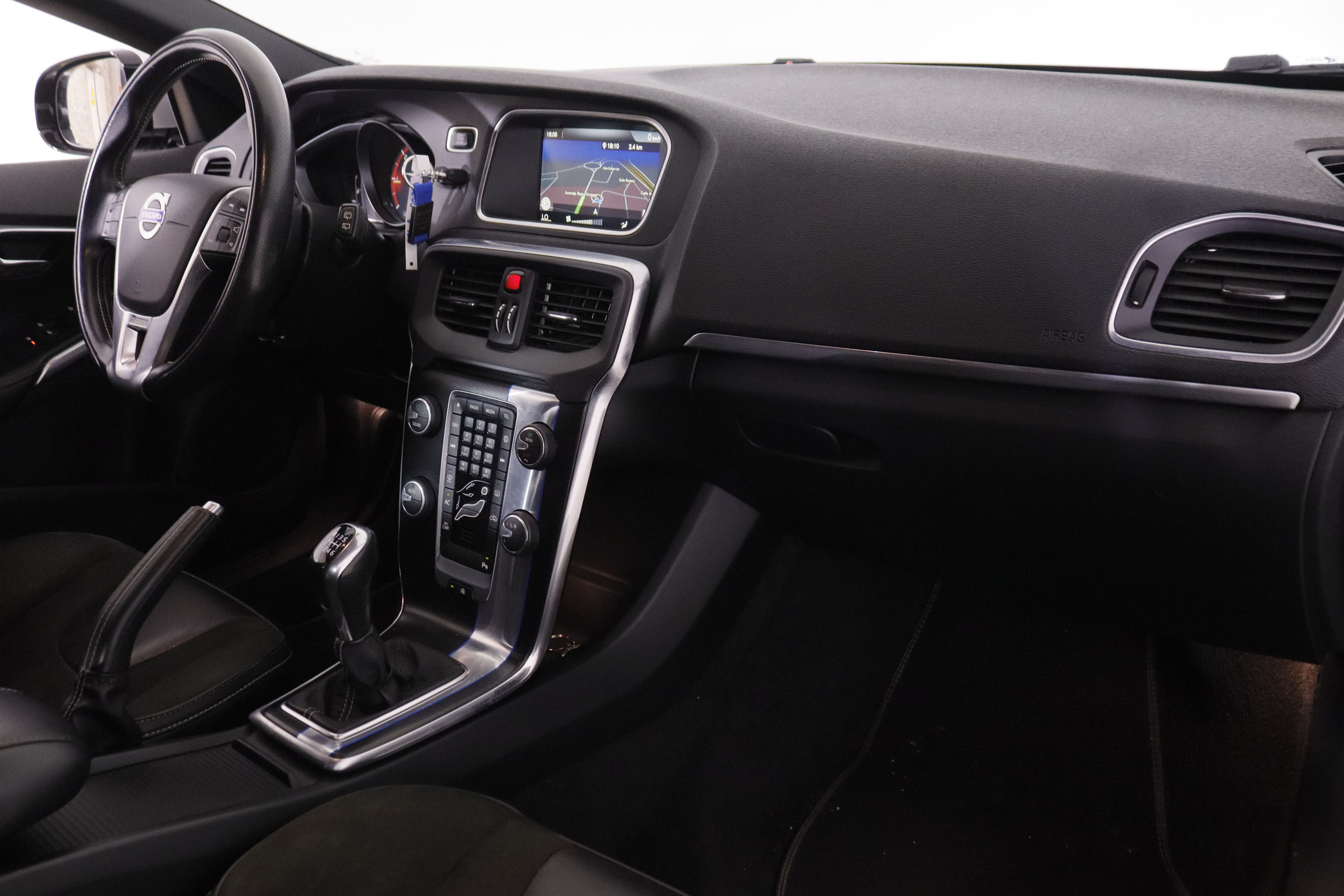 Volvo V40 D2 Momentum R-Design - foto 12