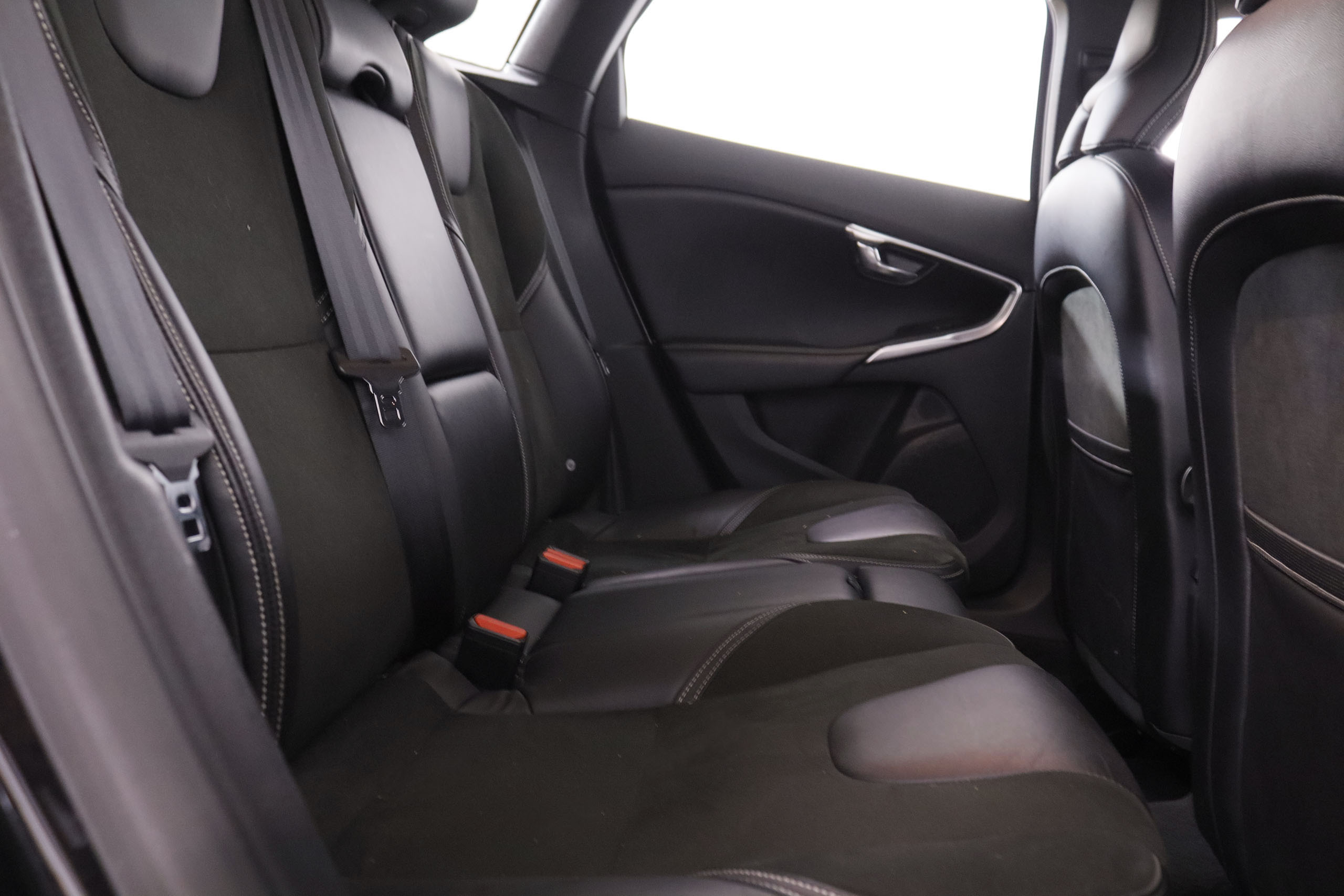 Volvo V40 D2 Momentum R-Design - foto 19