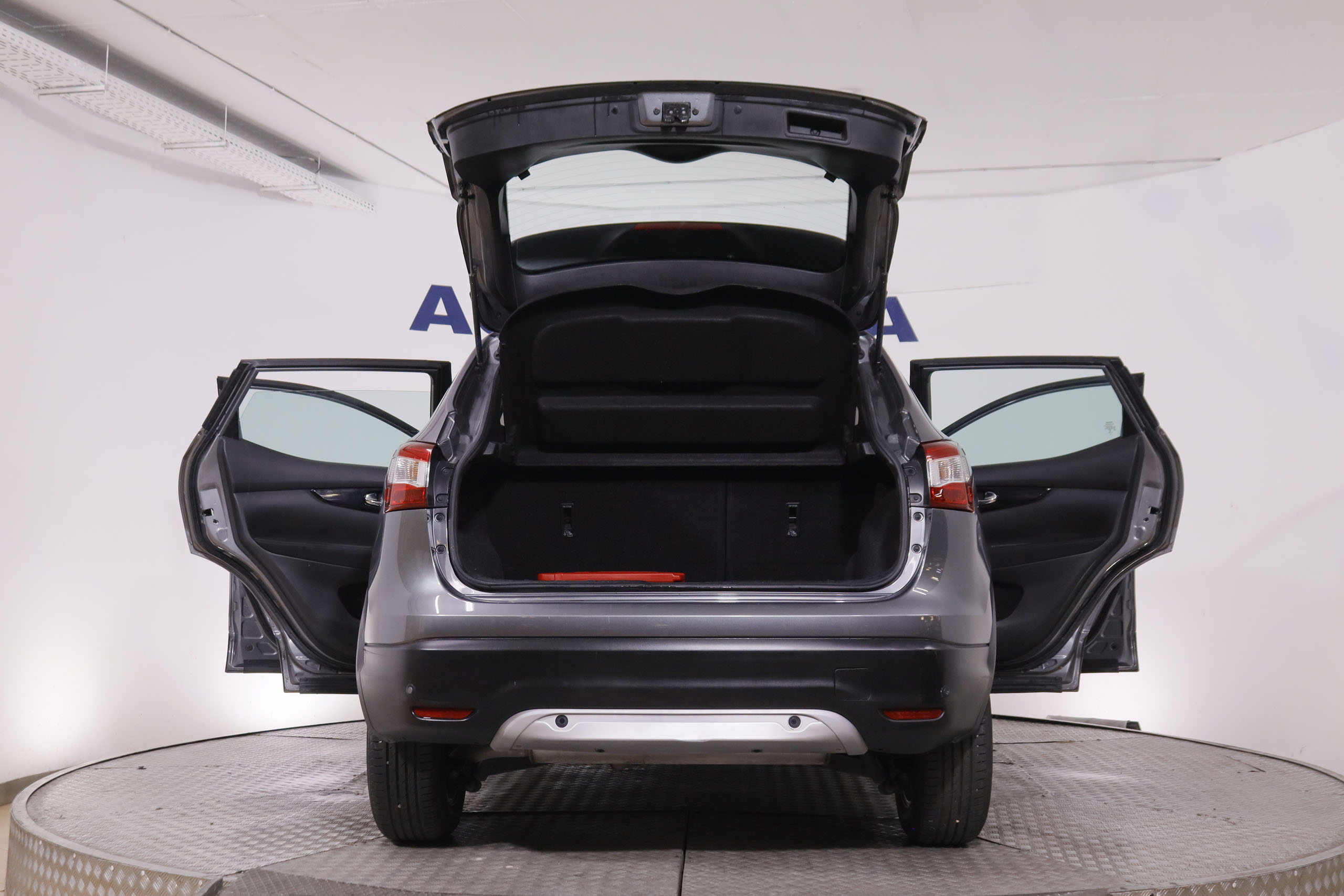 Nissan Qashqai 1.6 dCi N-Connecta - foto 8