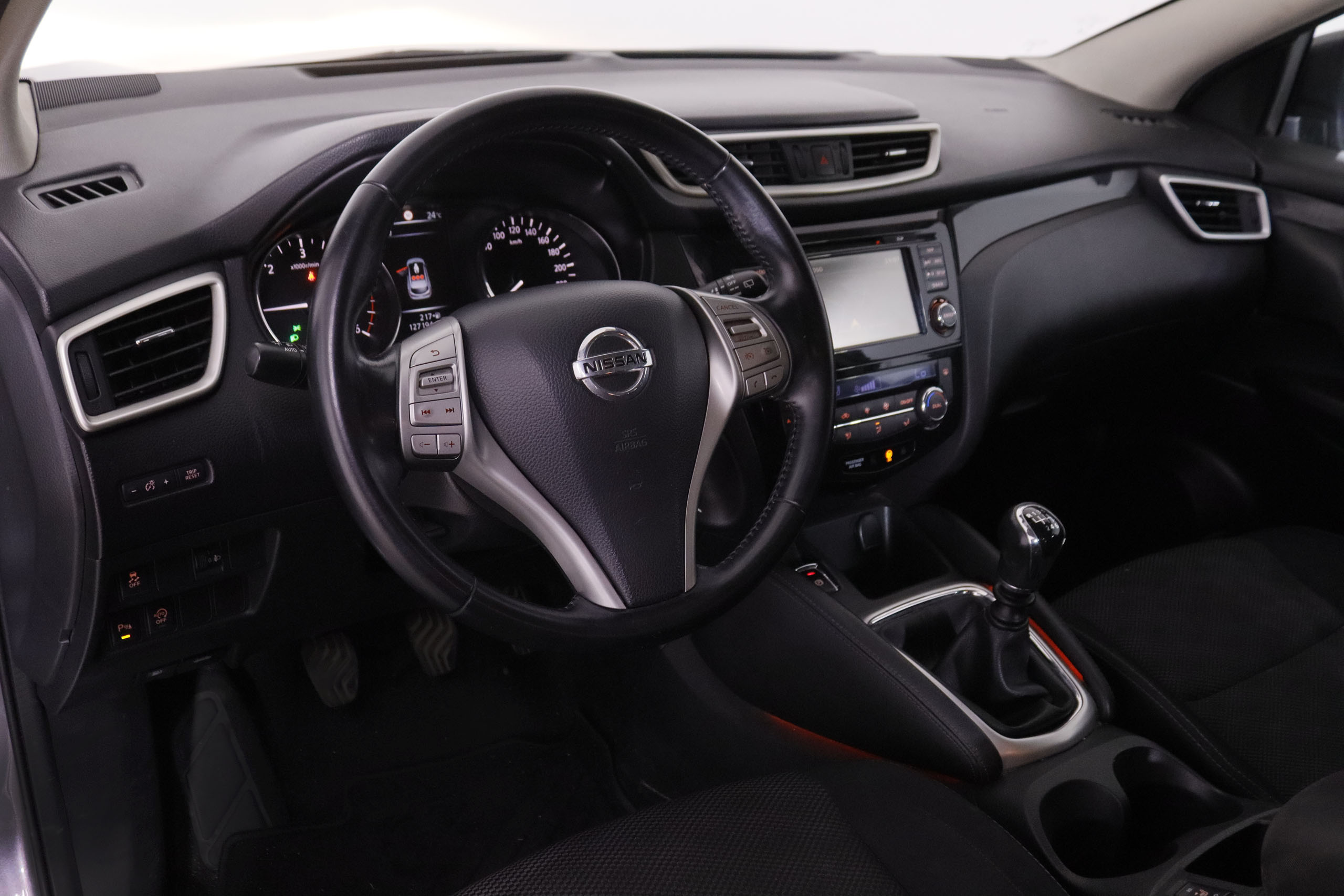 Nissan Qashqai 1.6 dCi N-Connecta - foto 11