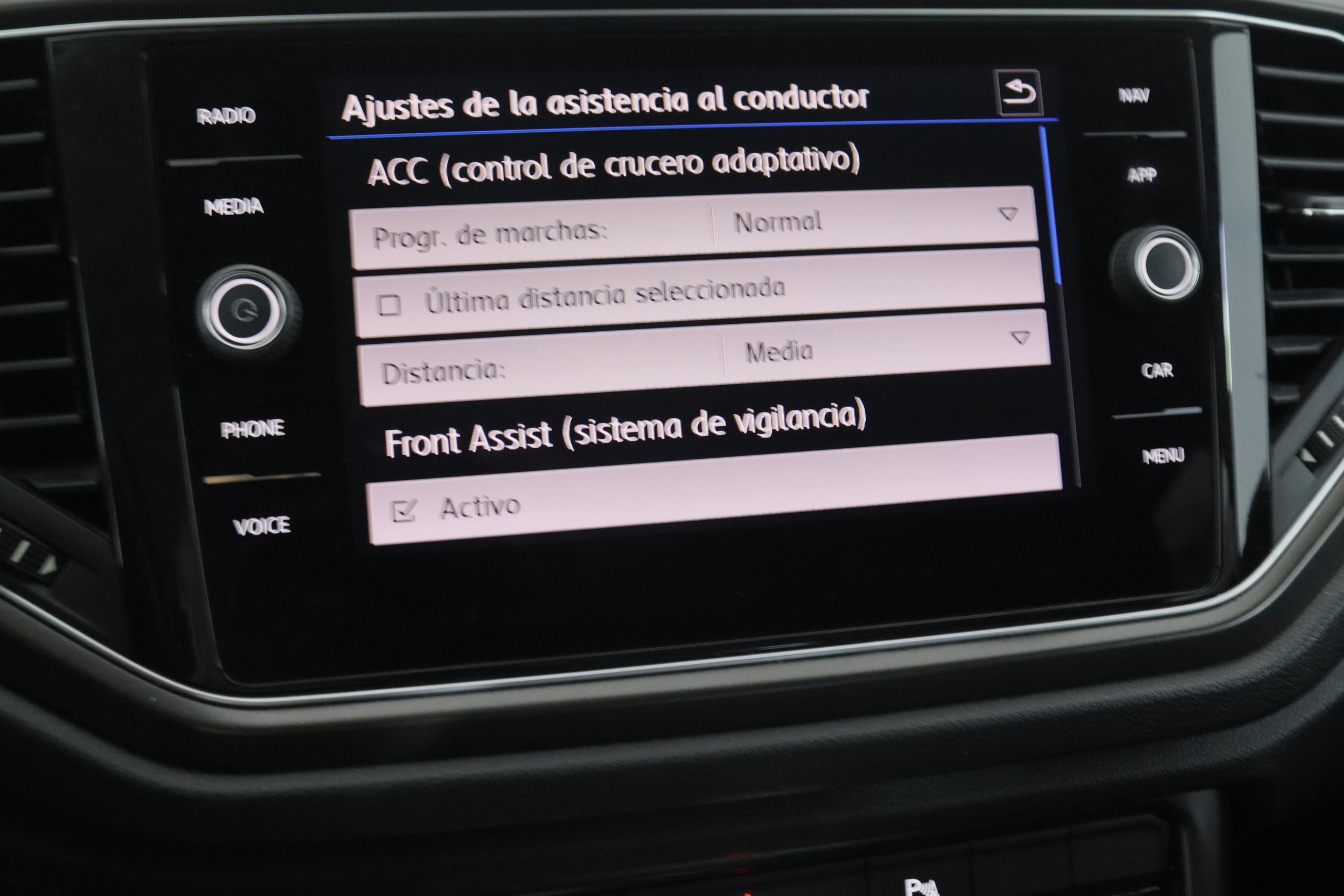 Volkswagen T-Roc 1.5 TSI DSG - foto 14