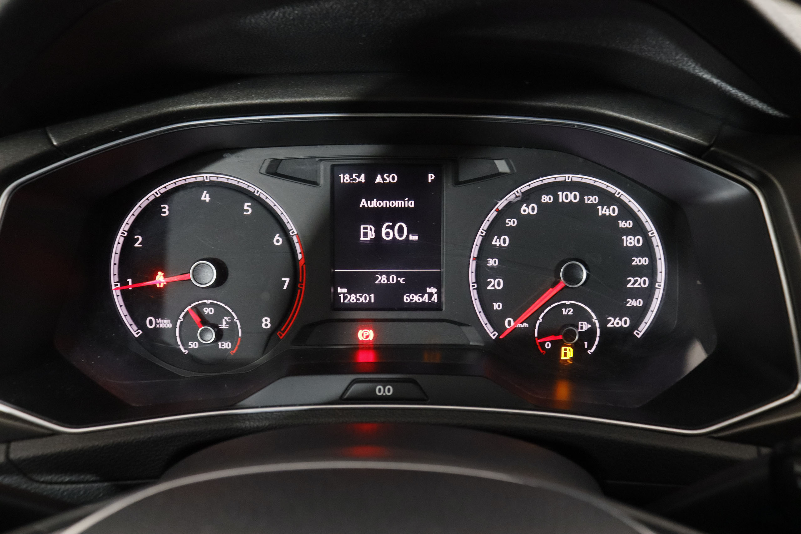 Volkswagen T-Roc 1.5 TSI DSG - foto 17