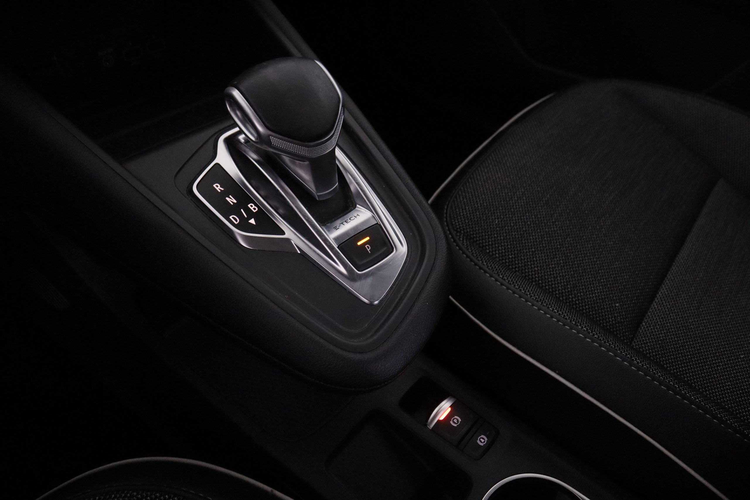Renault Captur E-Tech Plug-IN Intens - foto 17