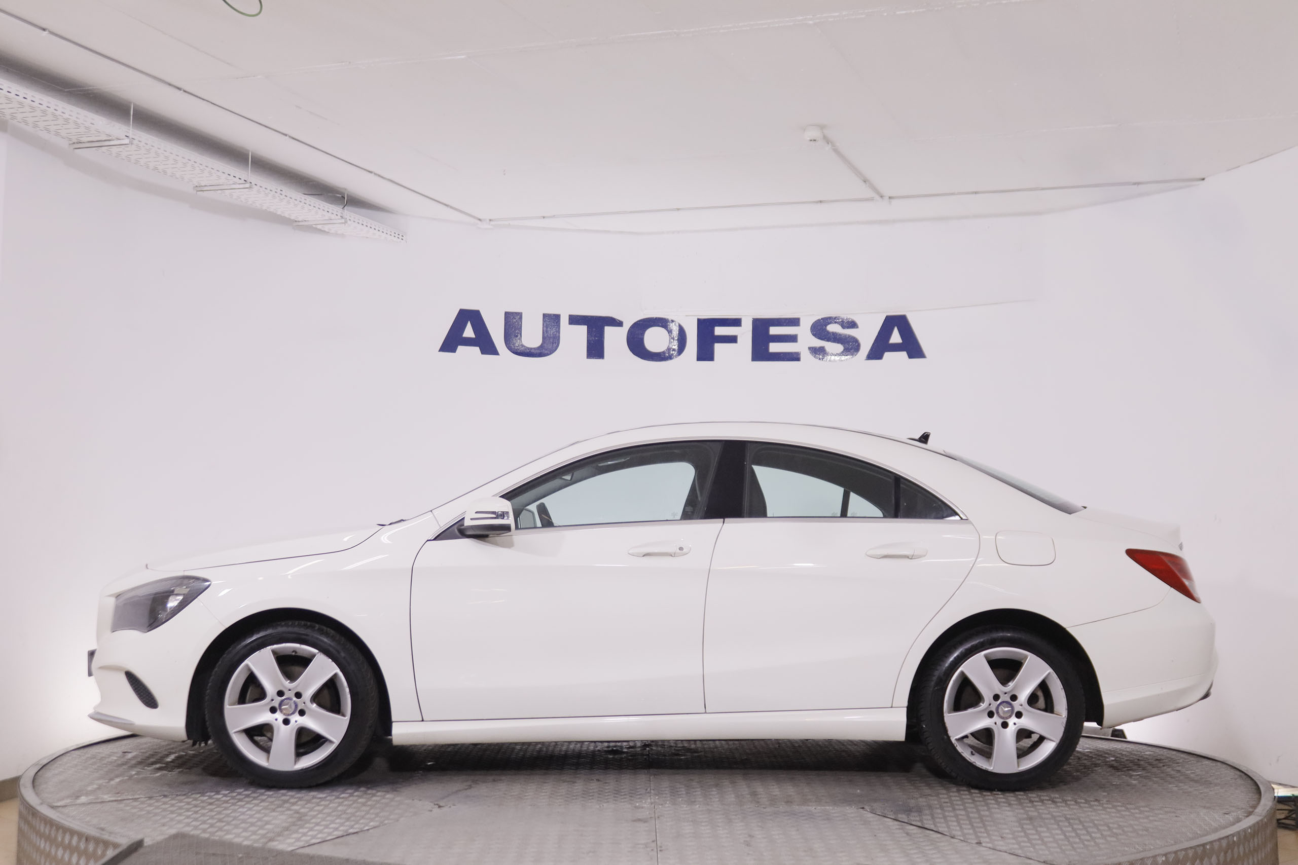 Mercedes-Benz CLA Clase CLA 180i Urban - foto 4