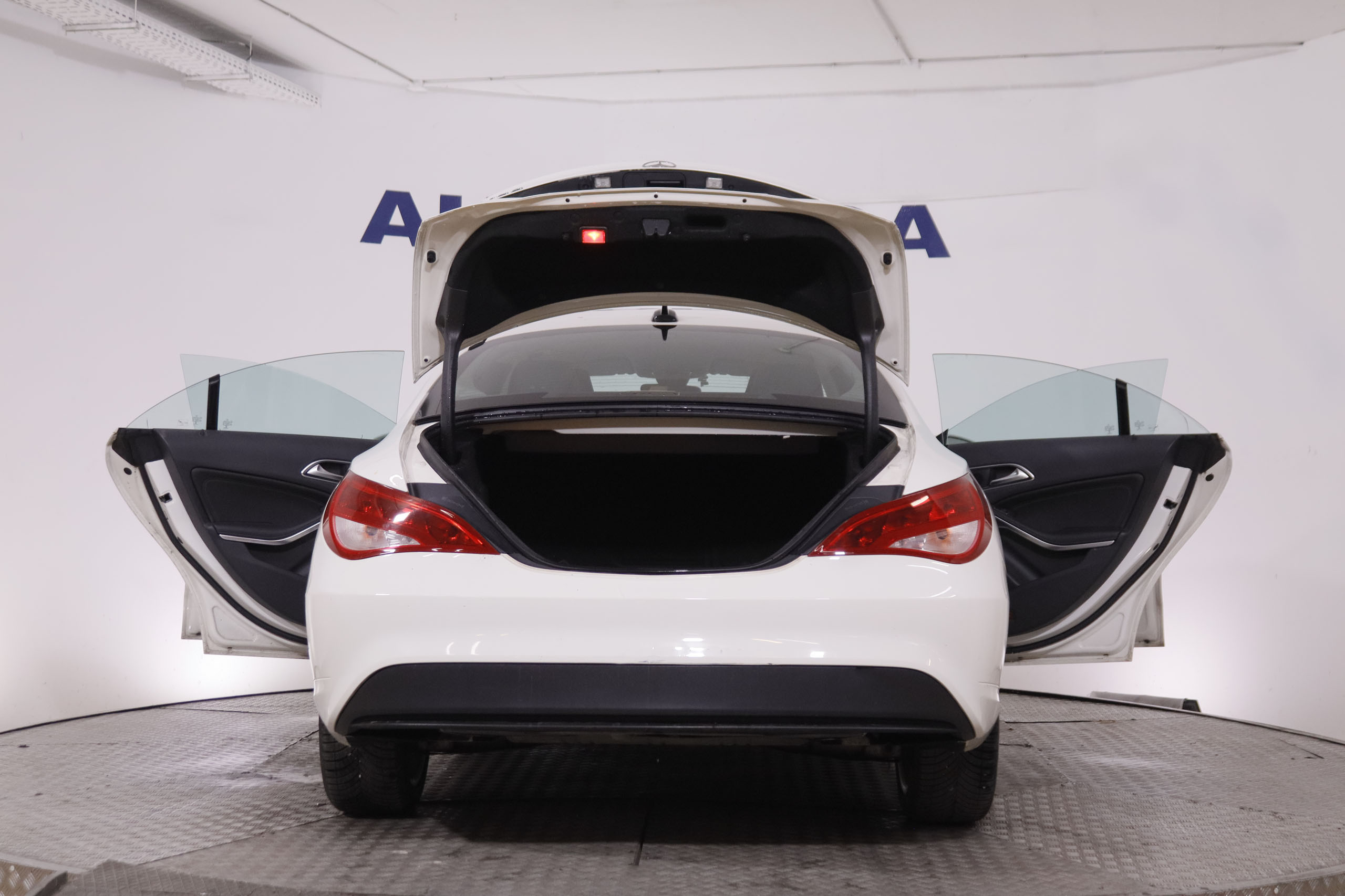 Mercedes-Benz CLA Clase CLA 180i Urban - foto 10