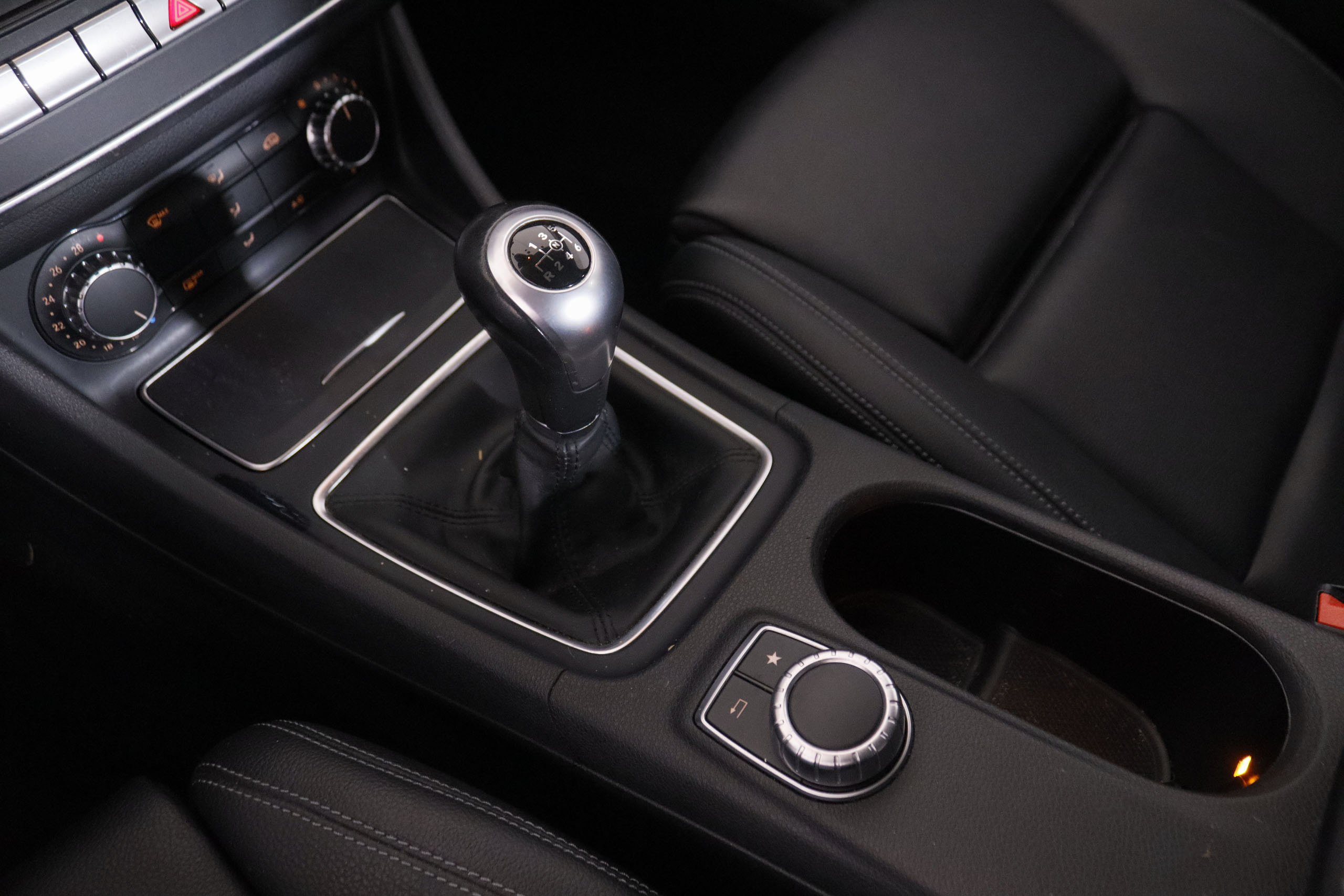 Mercedes-Benz CLA Clase CLA 180i Urban - foto 14
