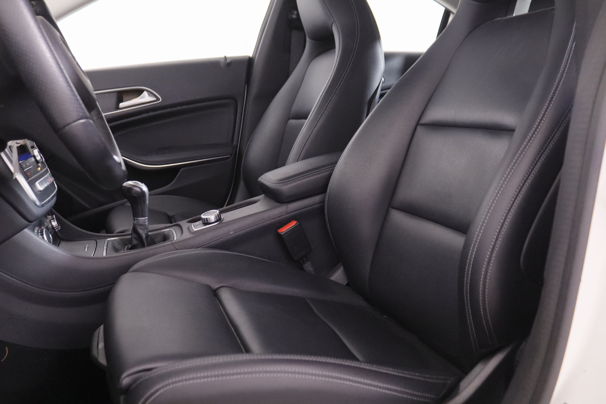 Mercedes-Benz CLA Clase CLA 180i Urban - foto 18