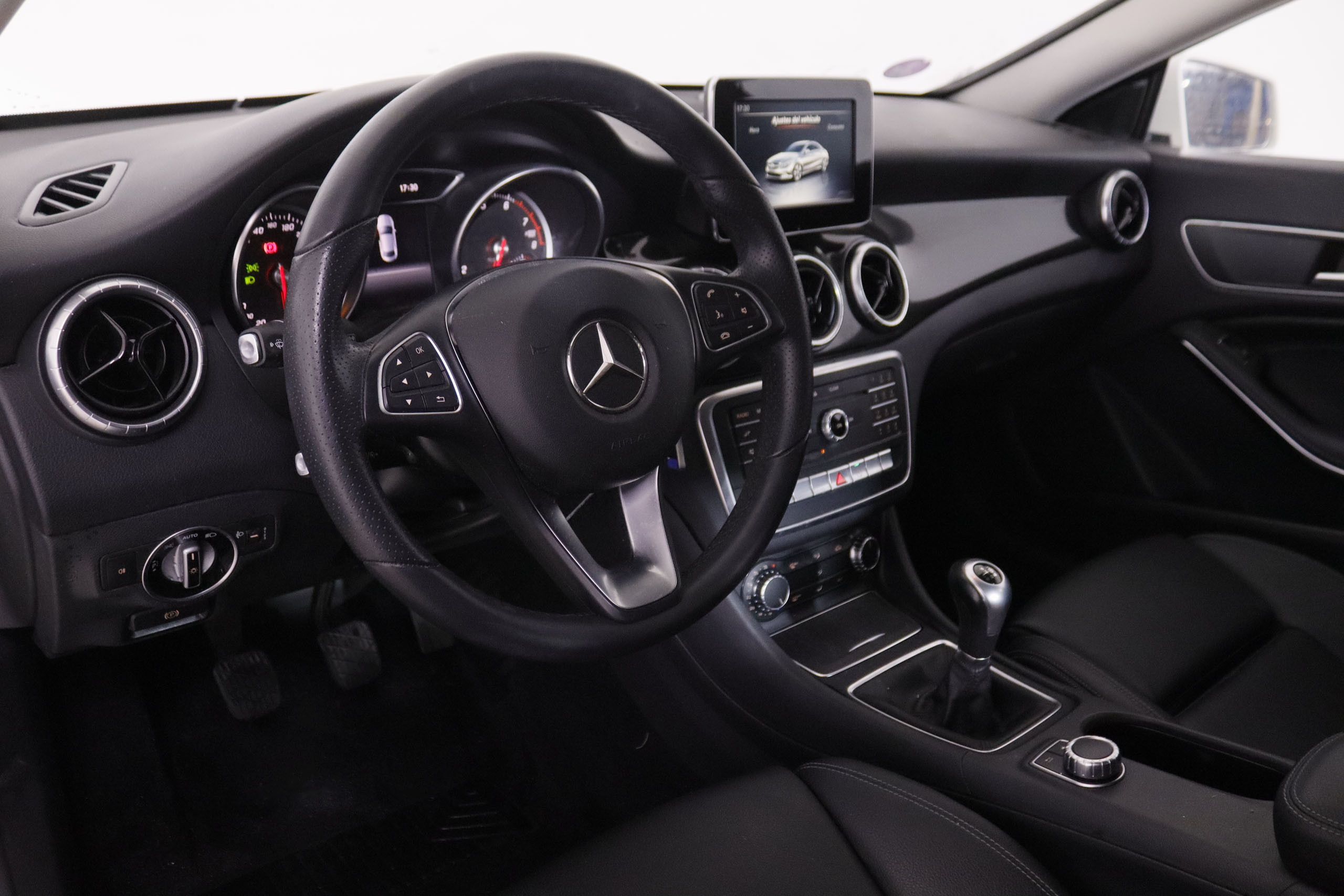 Mercedes-Benz CLA Clase CLA 180i Urban - foto 11