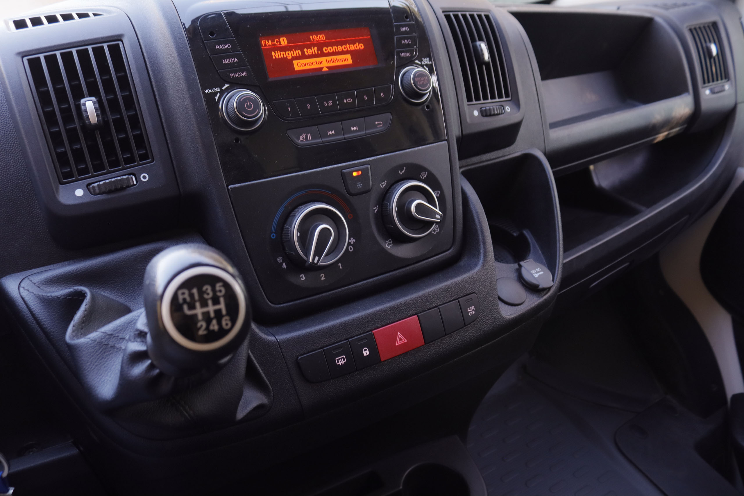 Citroën Jumper 2.2 BlueHDi L2H2 - foto 12