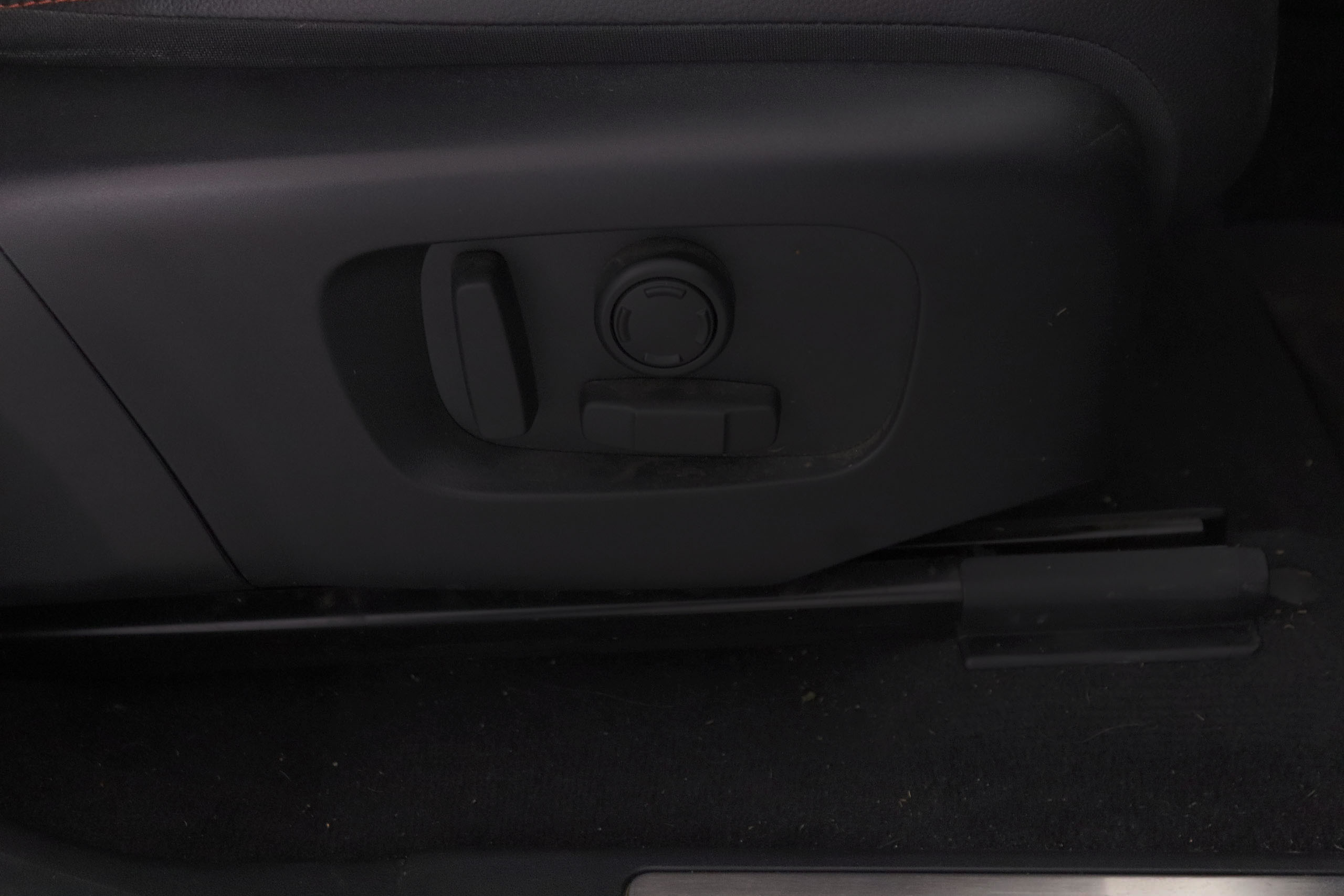 Land Rover Discovery Sport 2.0D MHEV TD4 AWD R-Dynamic 7 plazas Adicionales 4.447 Euros - foto 25
