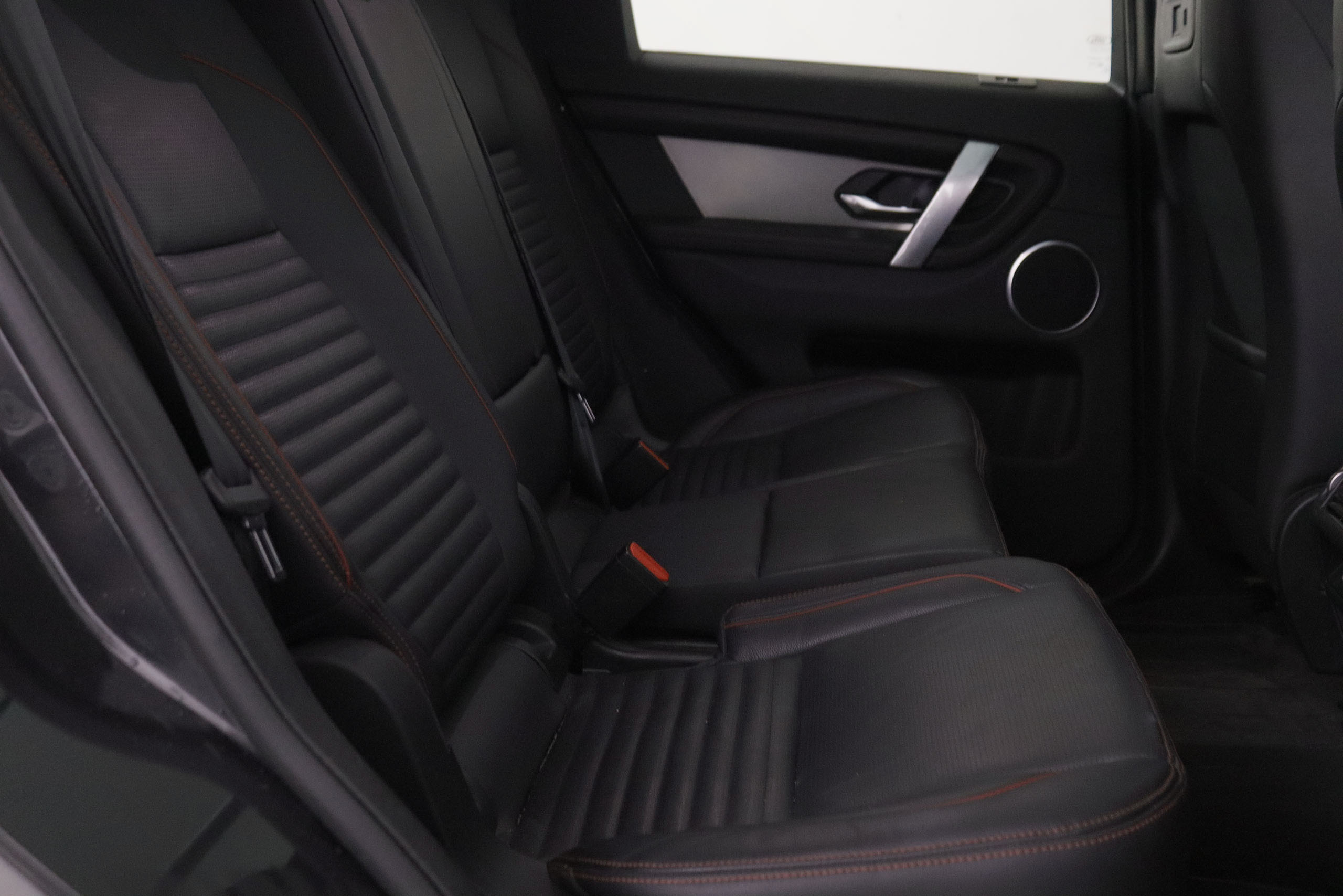 Land Rover Discovery Sport 2.0D MHEV TD4 AWD R-Dynamic 7 plazas Adicionales 4.447 Euros - foto 26