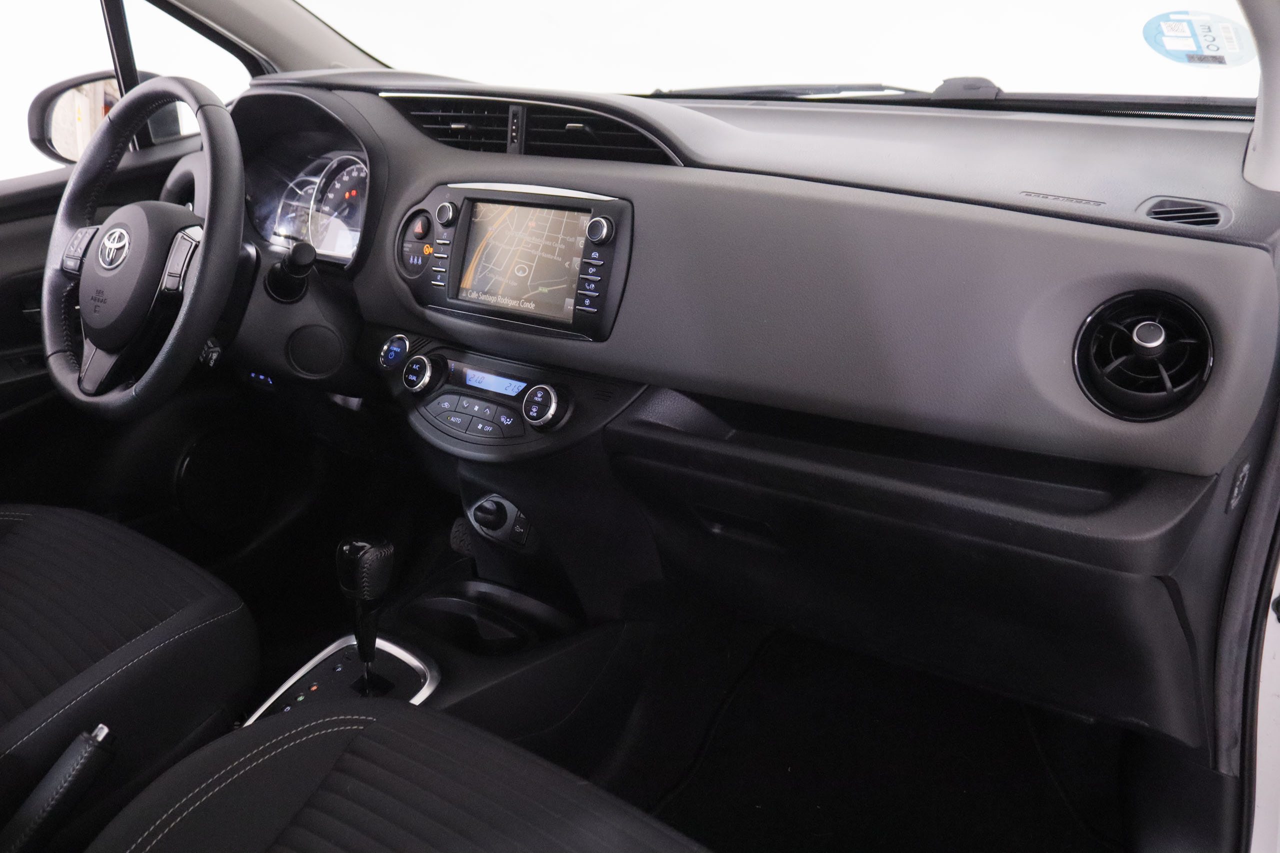 Toyota Yaris 1.5 100H Hybrid - foto 12