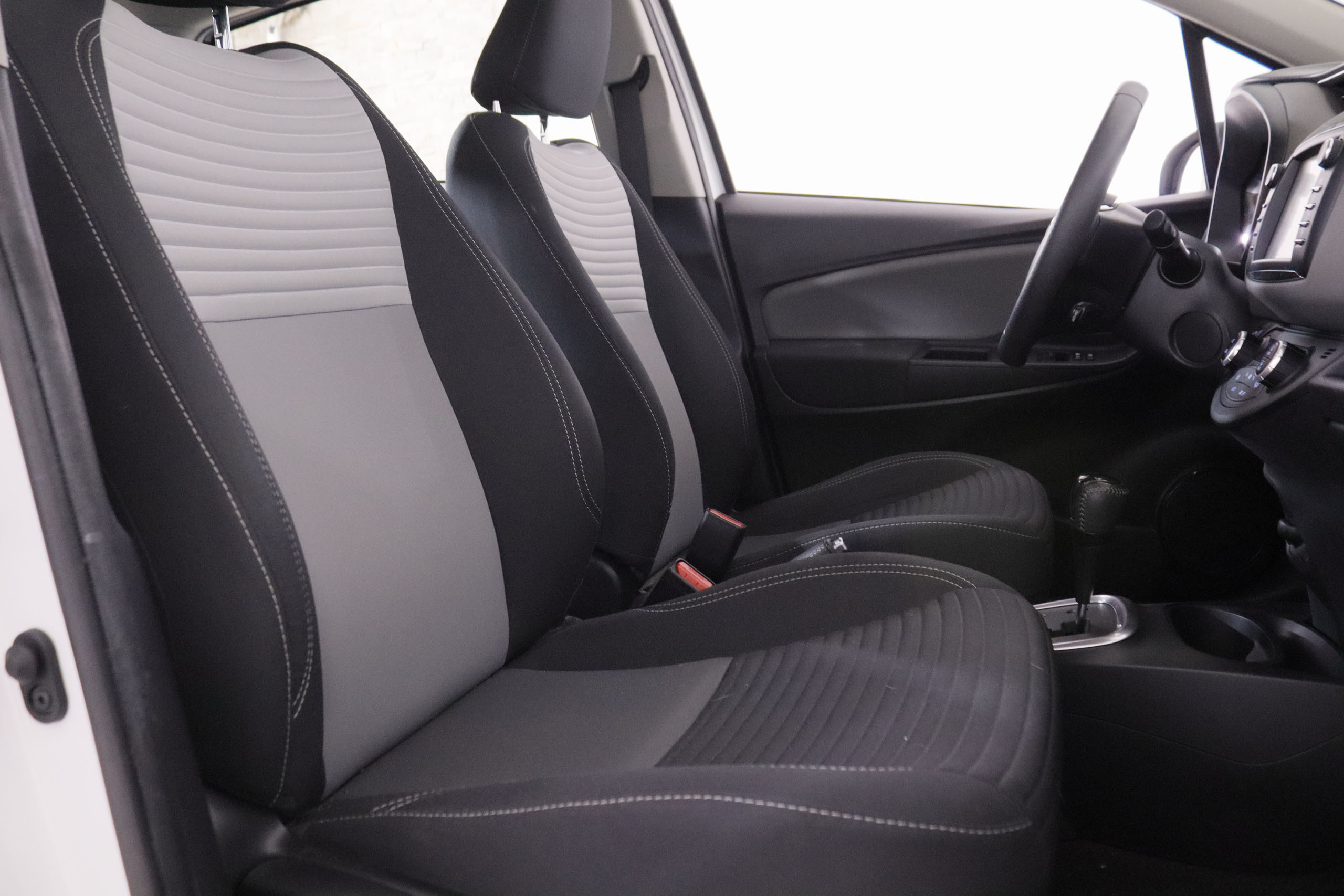 Toyota Yaris 1.5 100H Hybrid - foto 19